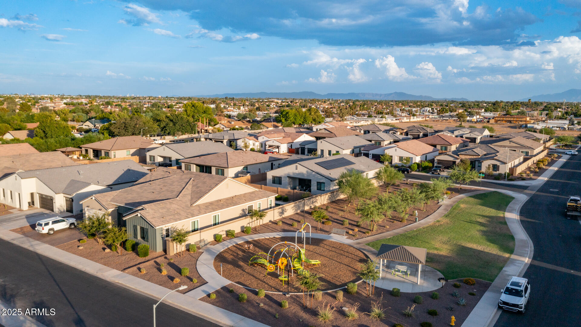 8022 W NORTHVIEW Avenue