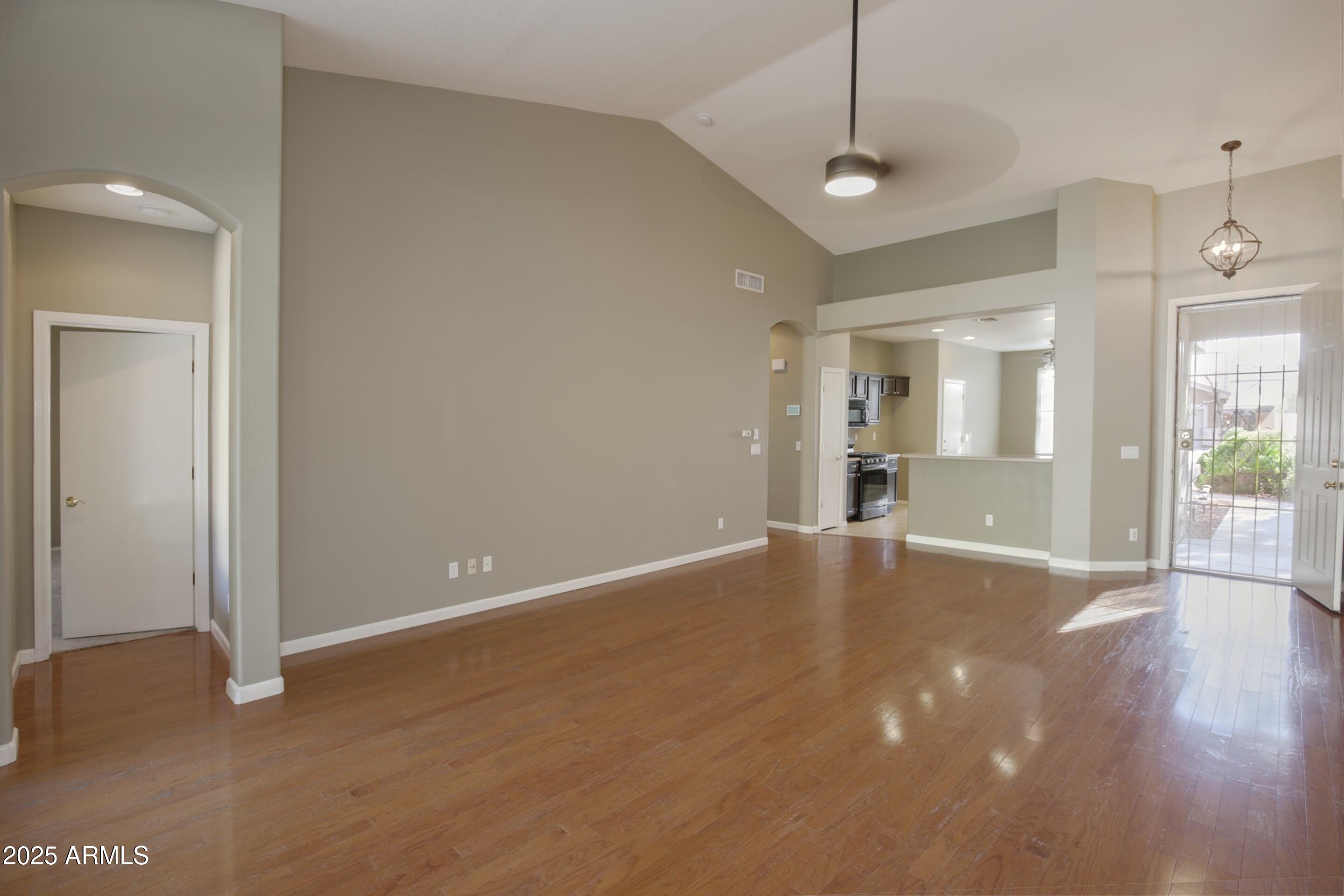 7054 W PONTIAC Drive