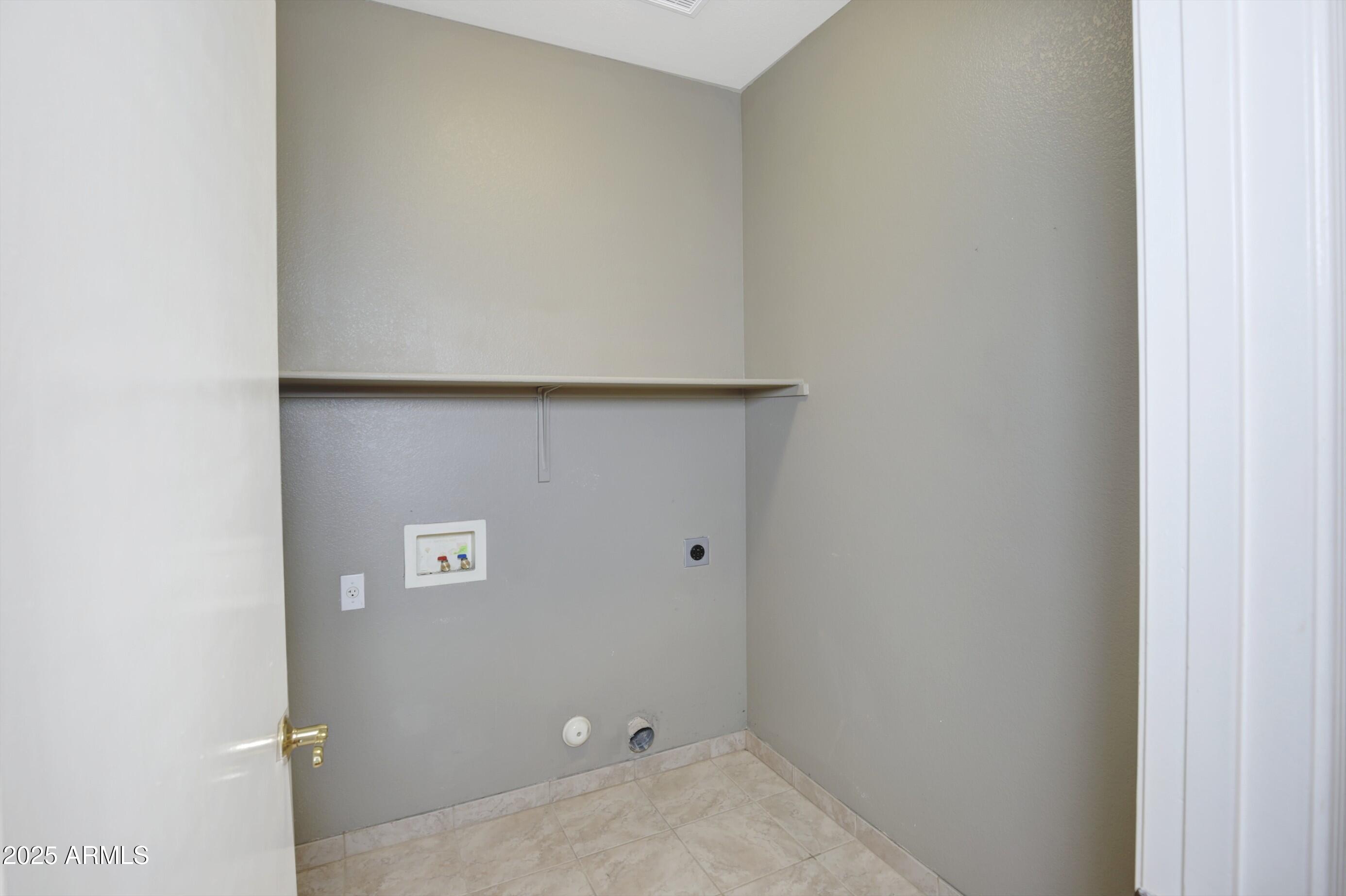 7054 W PONTIAC Drive