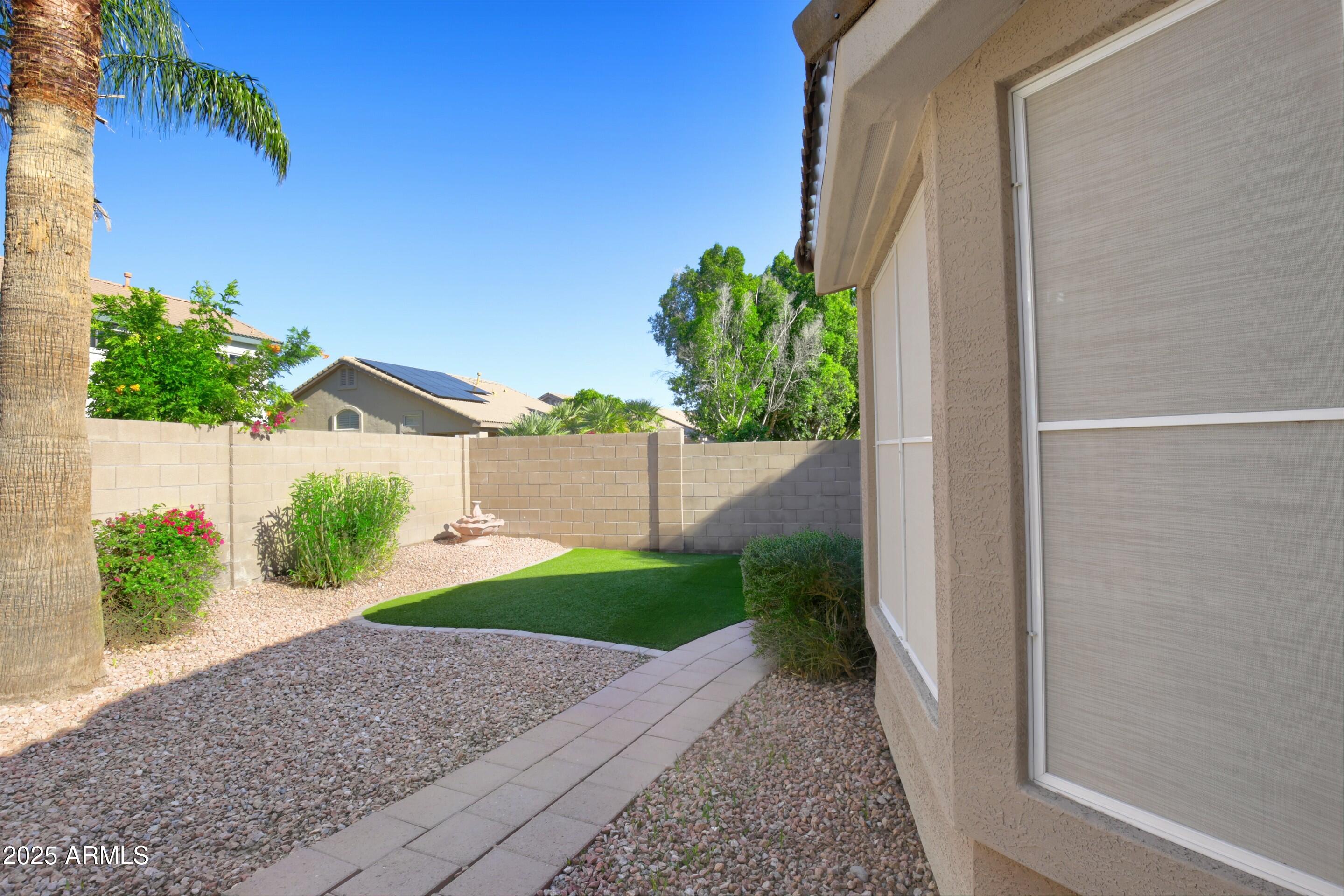 7054 W PONTIAC Drive