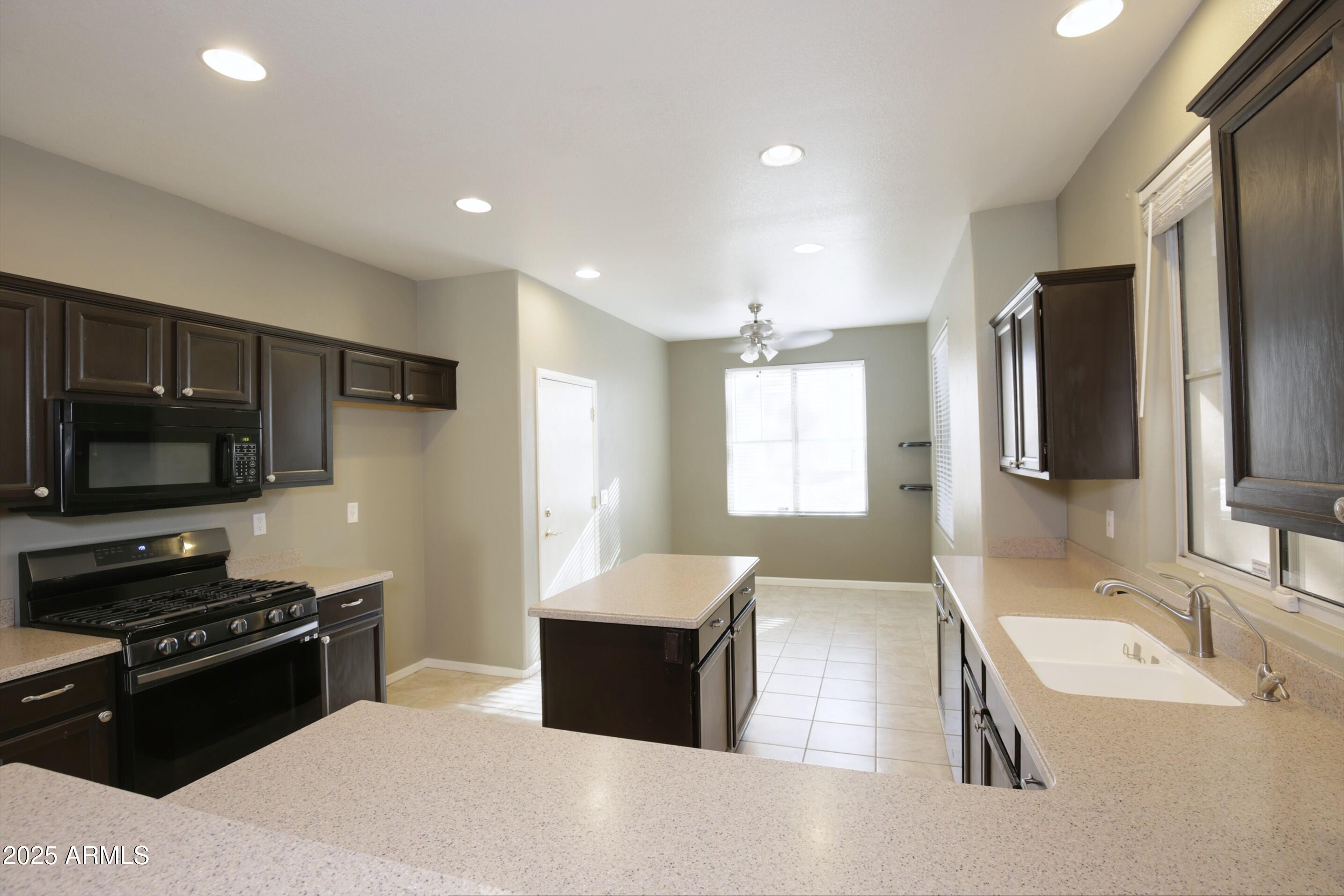 7054 W PONTIAC Drive