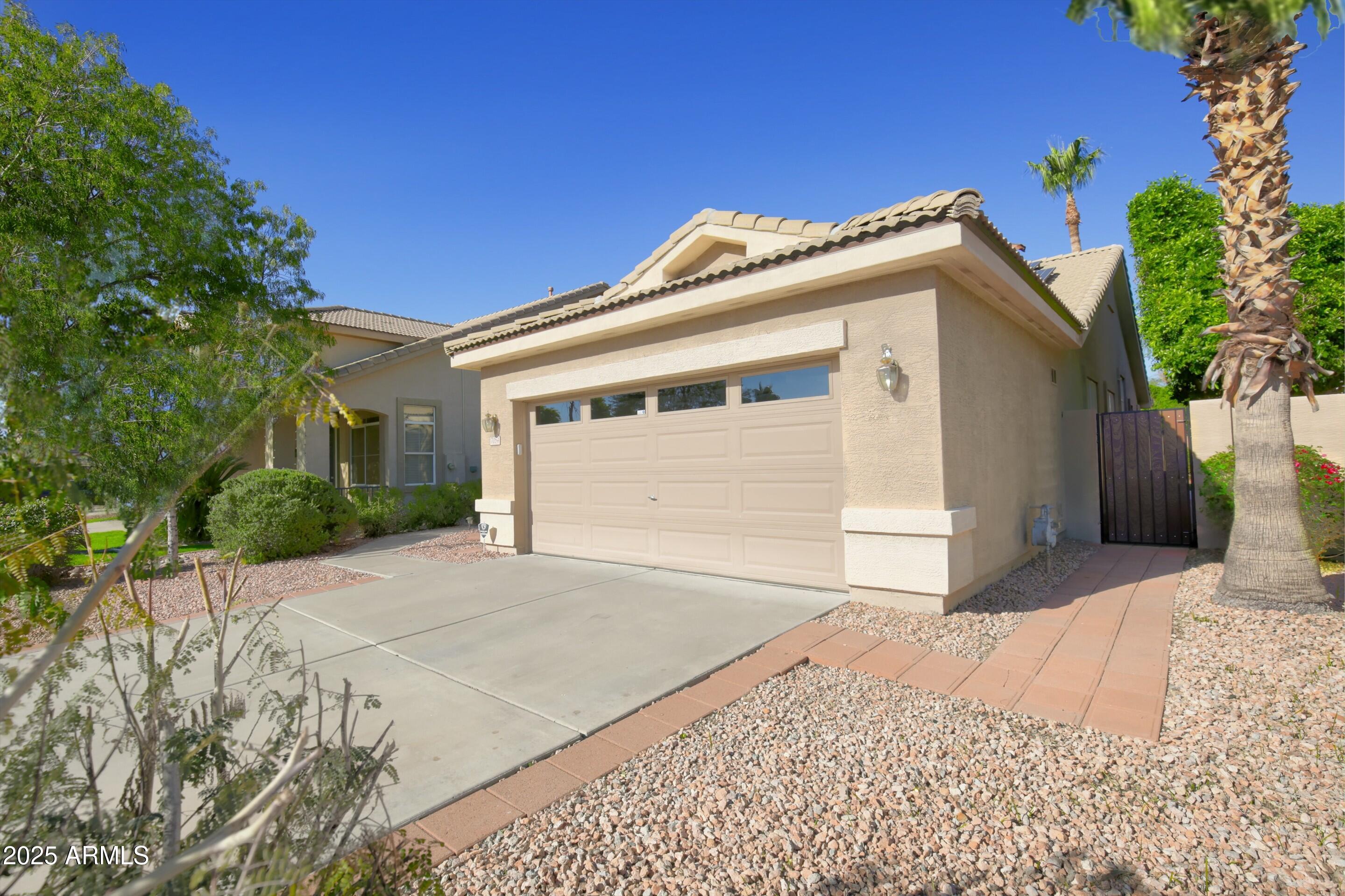 7054 W PONTIAC Drive