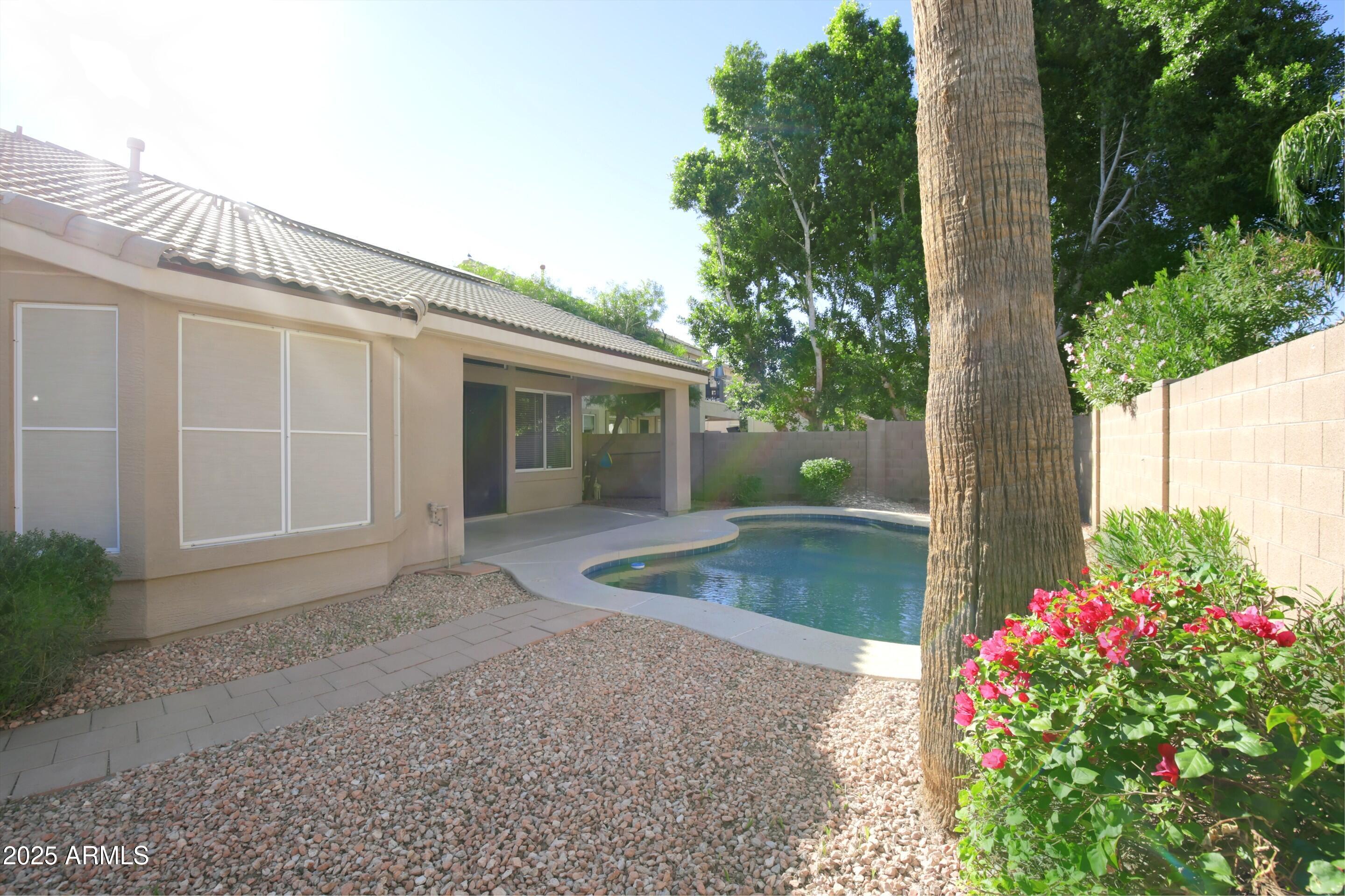 7054 W PONTIAC Drive