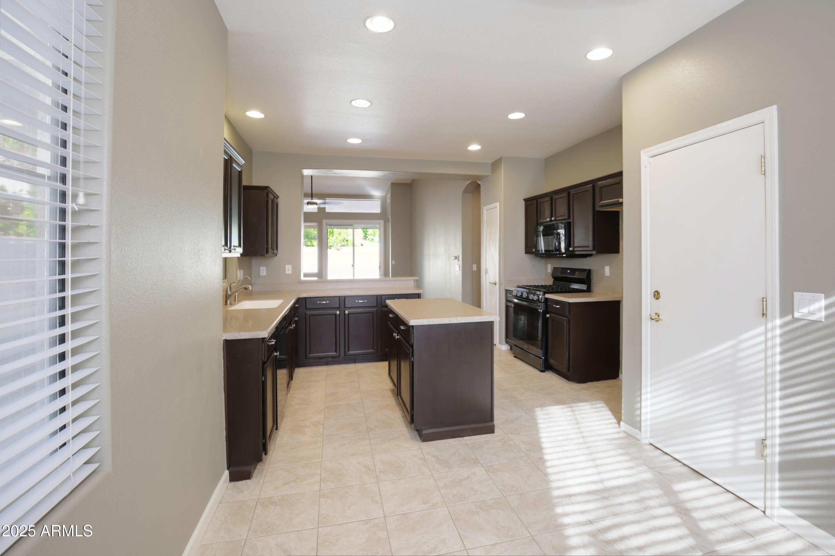 7054 W PONTIAC Drive