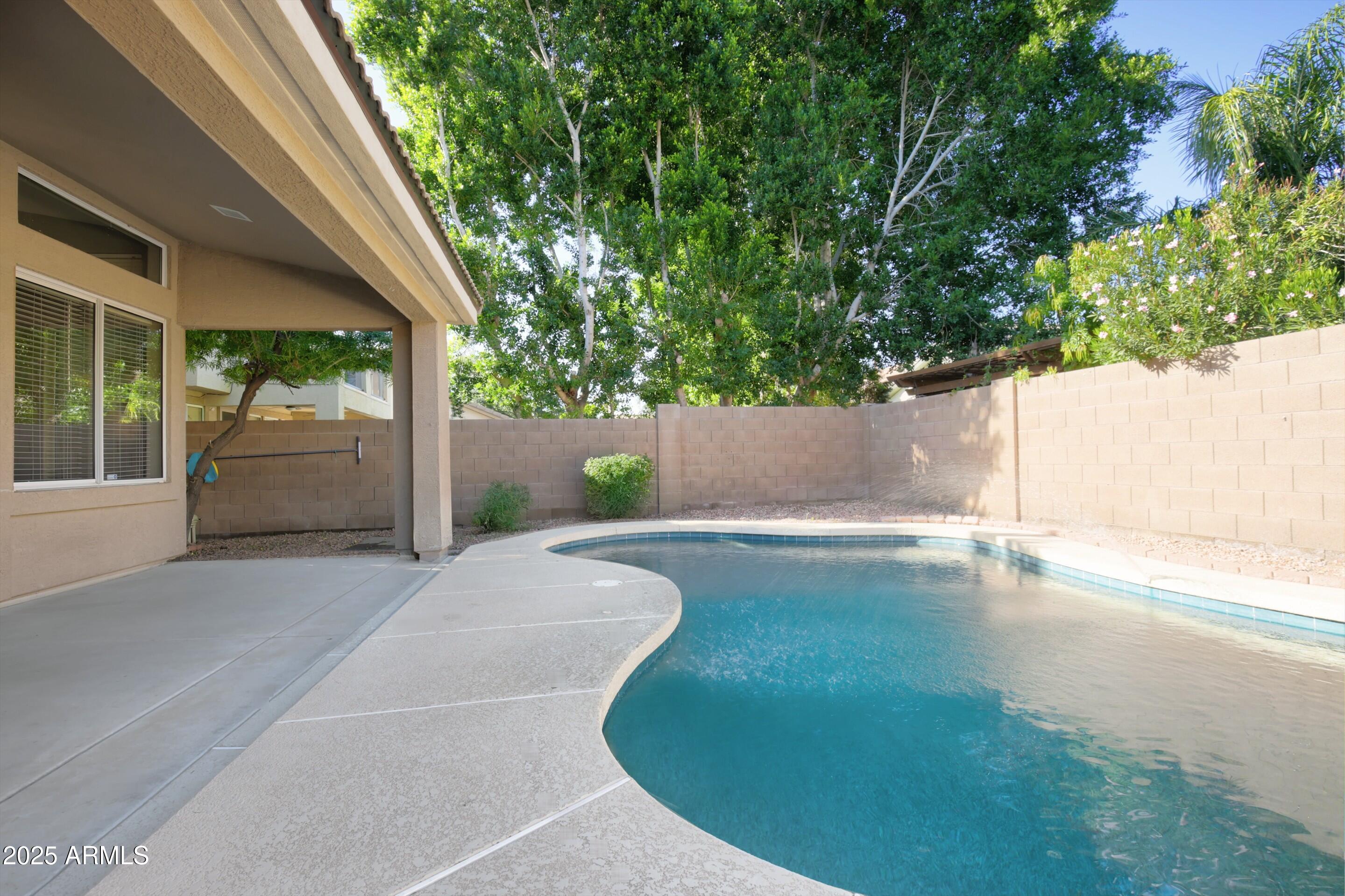 7054 W PONTIAC Drive