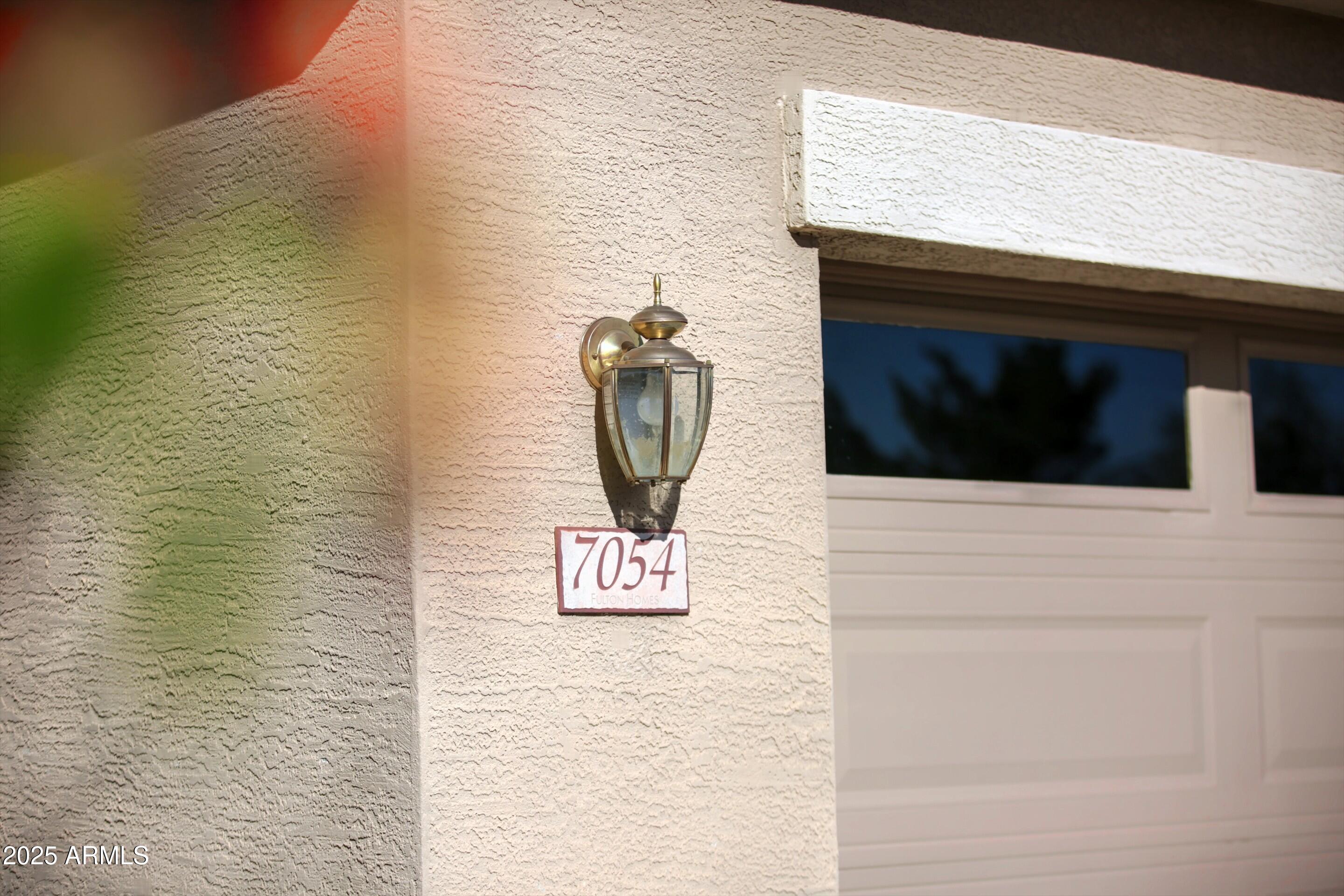 7054 W PONTIAC Drive