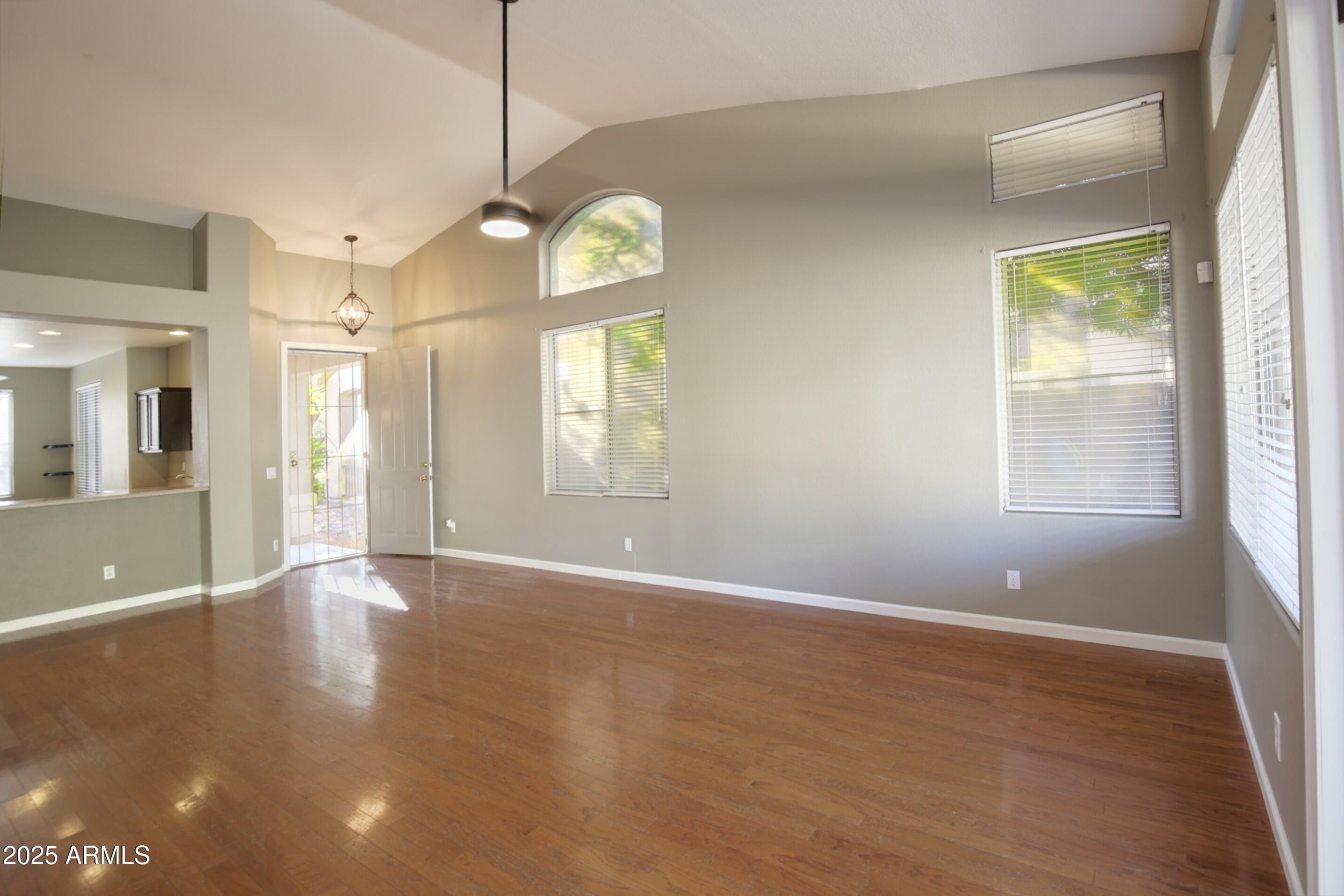 7054 W PONTIAC Drive