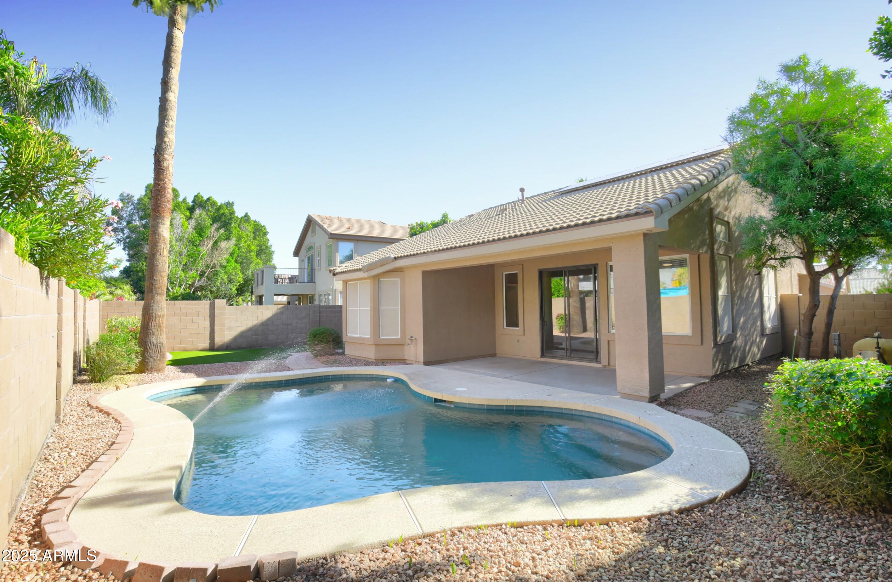 7054 W PONTIAC Drive