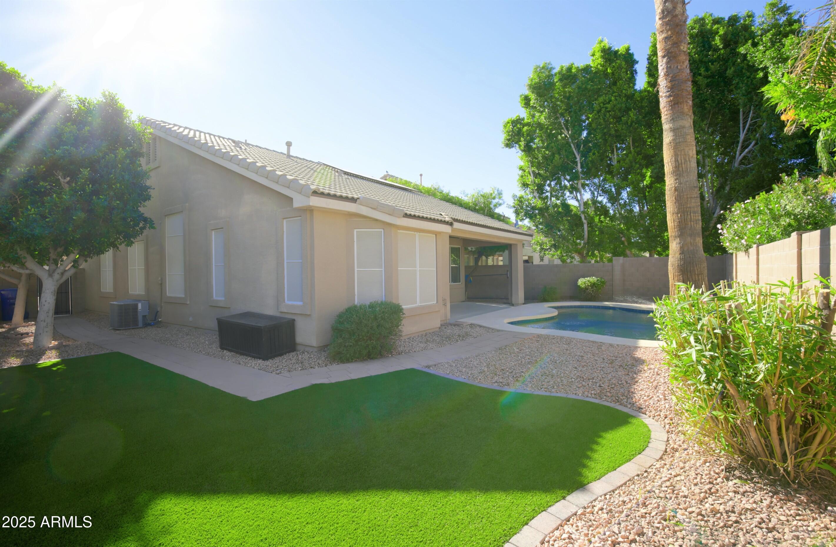 7054 W PONTIAC Drive