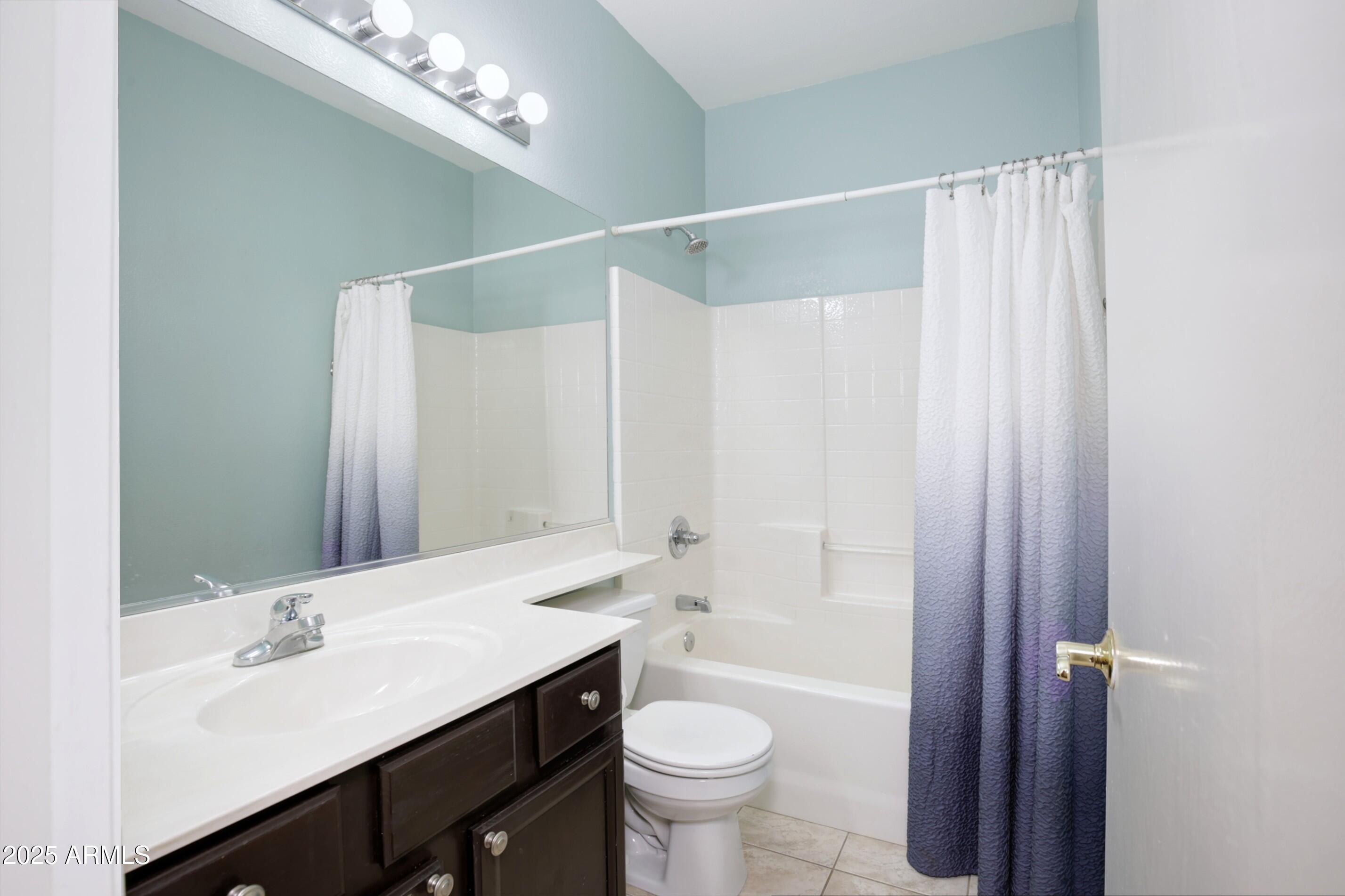 7054 W PONTIAC Drive