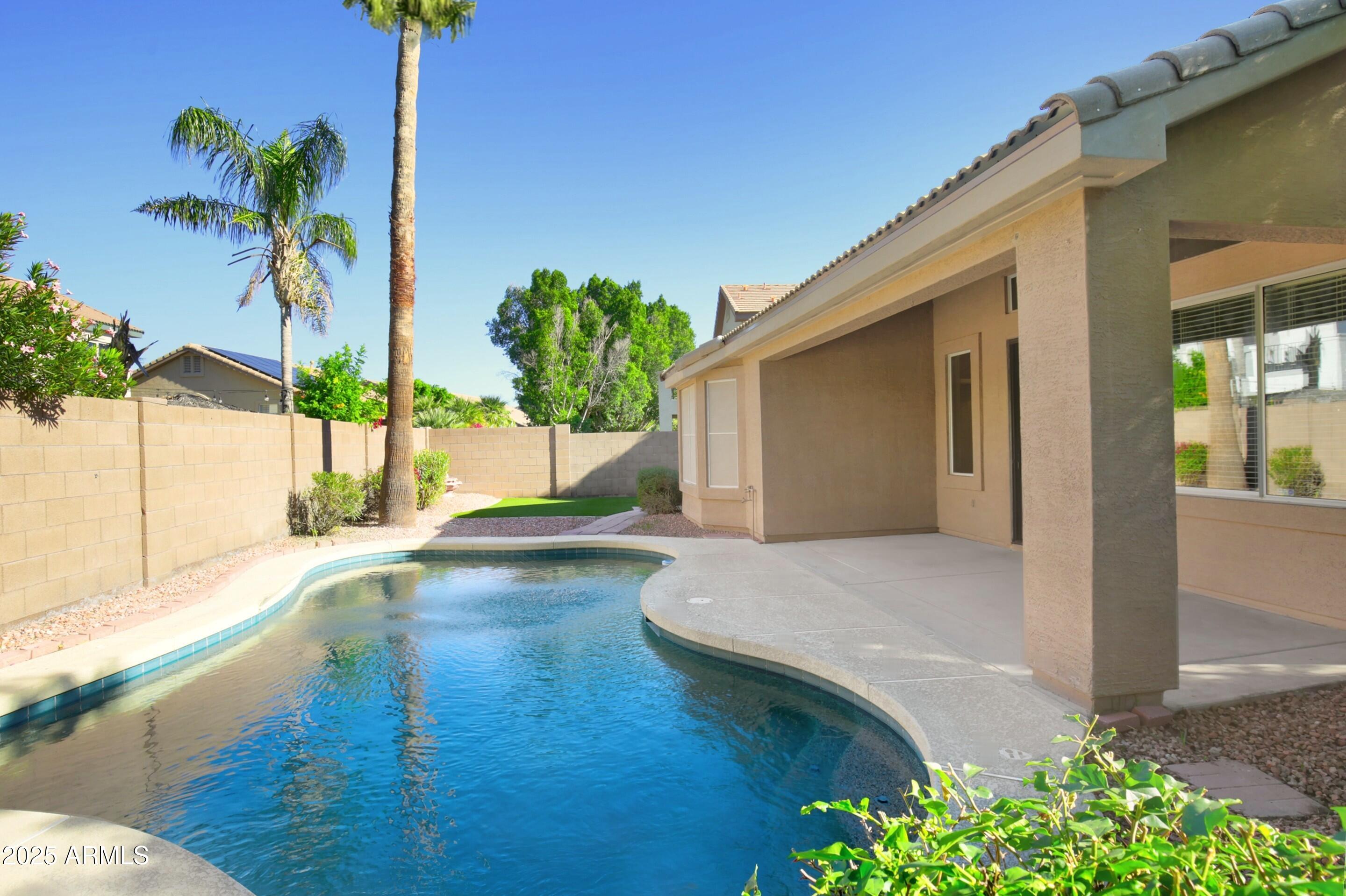 7054 W PONTIAC Drive