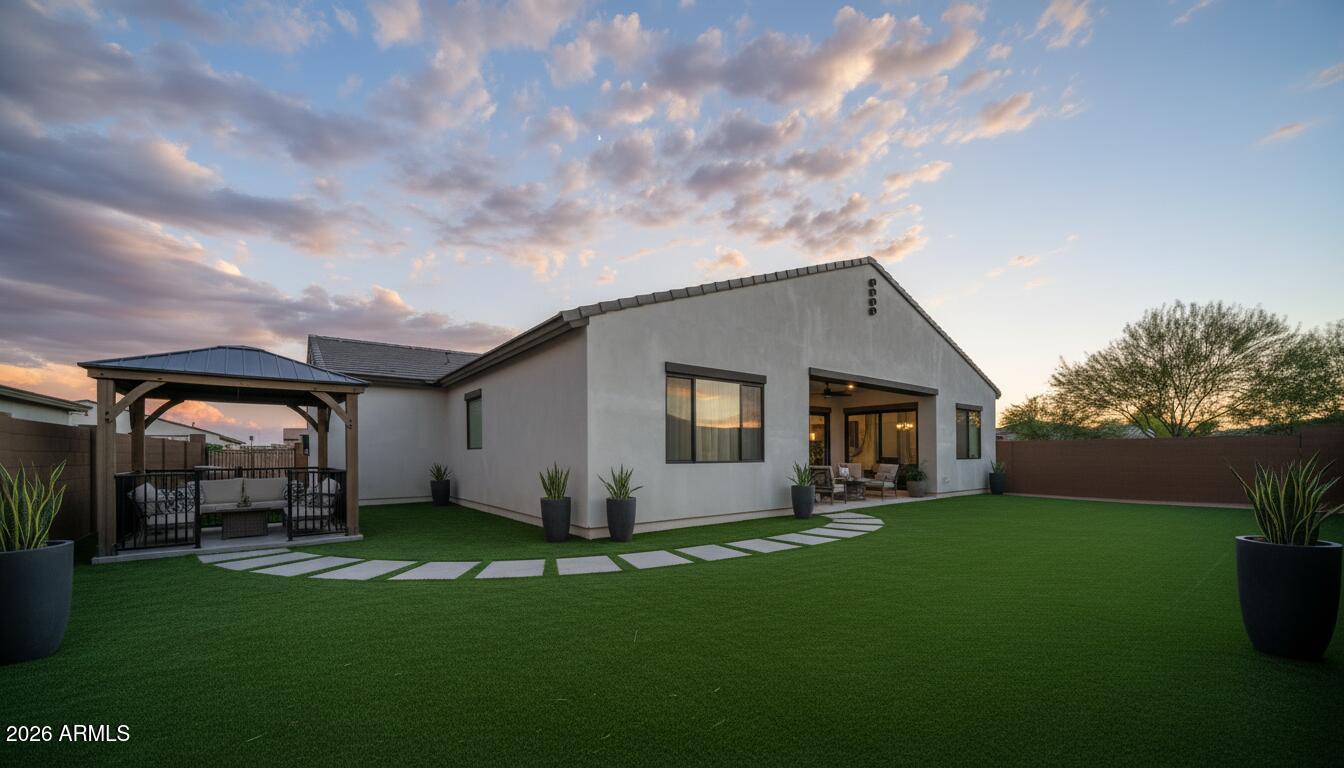 8022 W NORTHVIEW Avenue