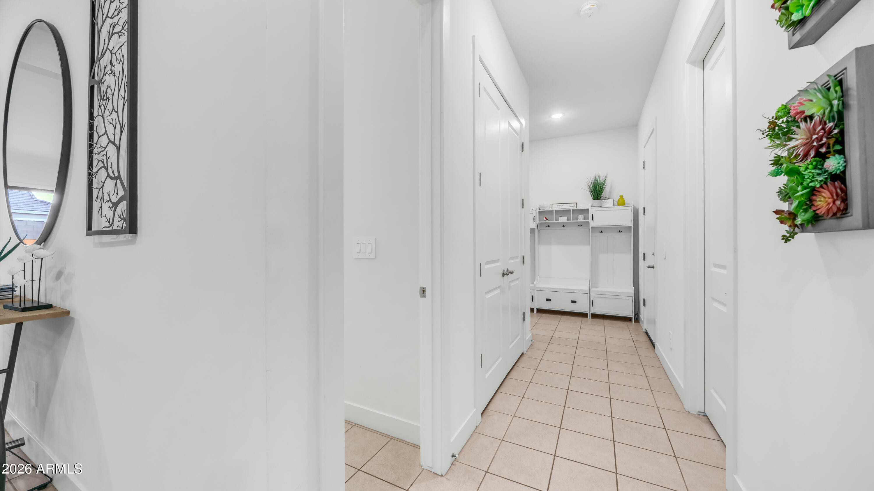 8022 W NORTHVIEW Avenue