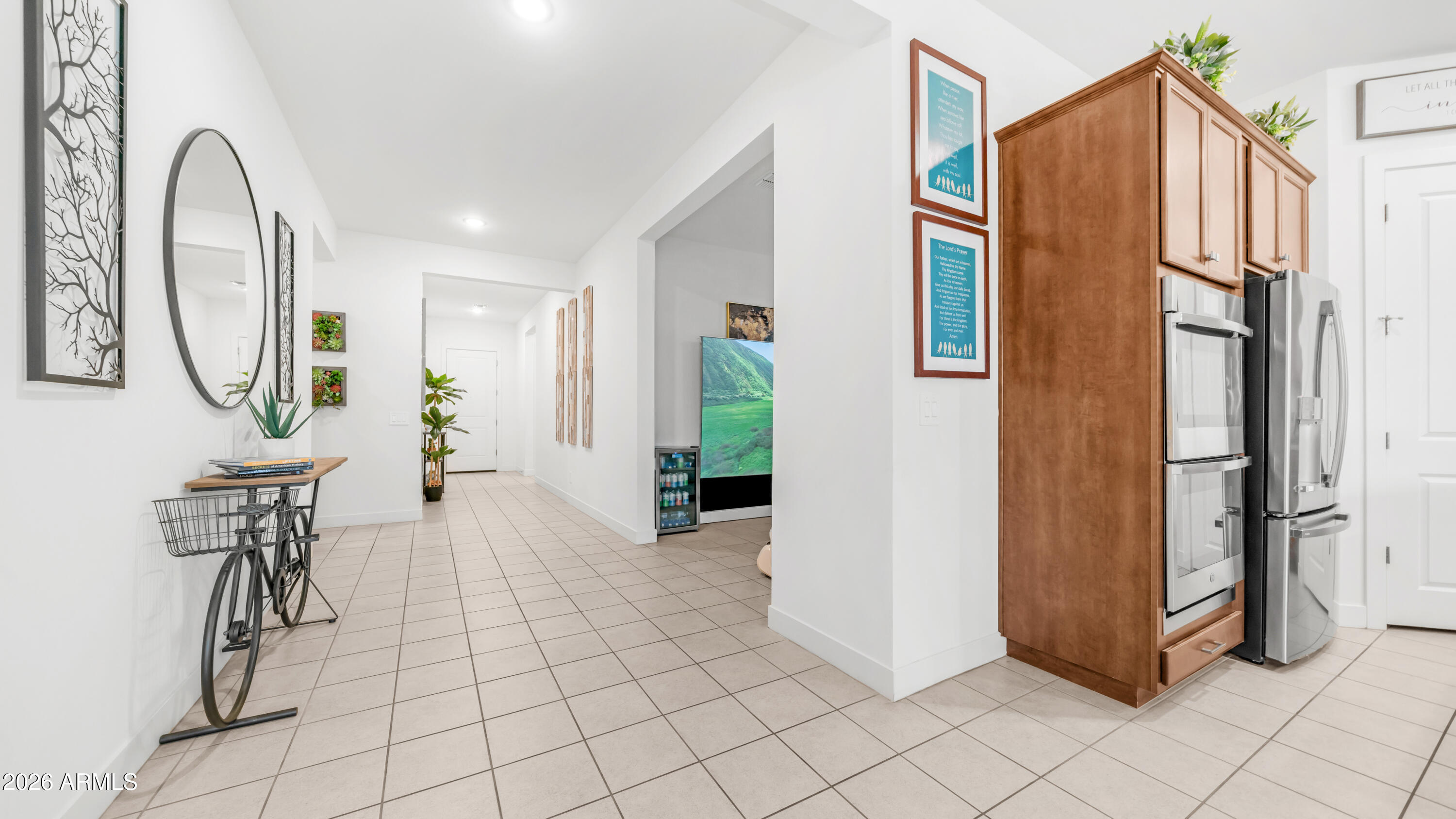 8022 W NORTHVIEW Avenue