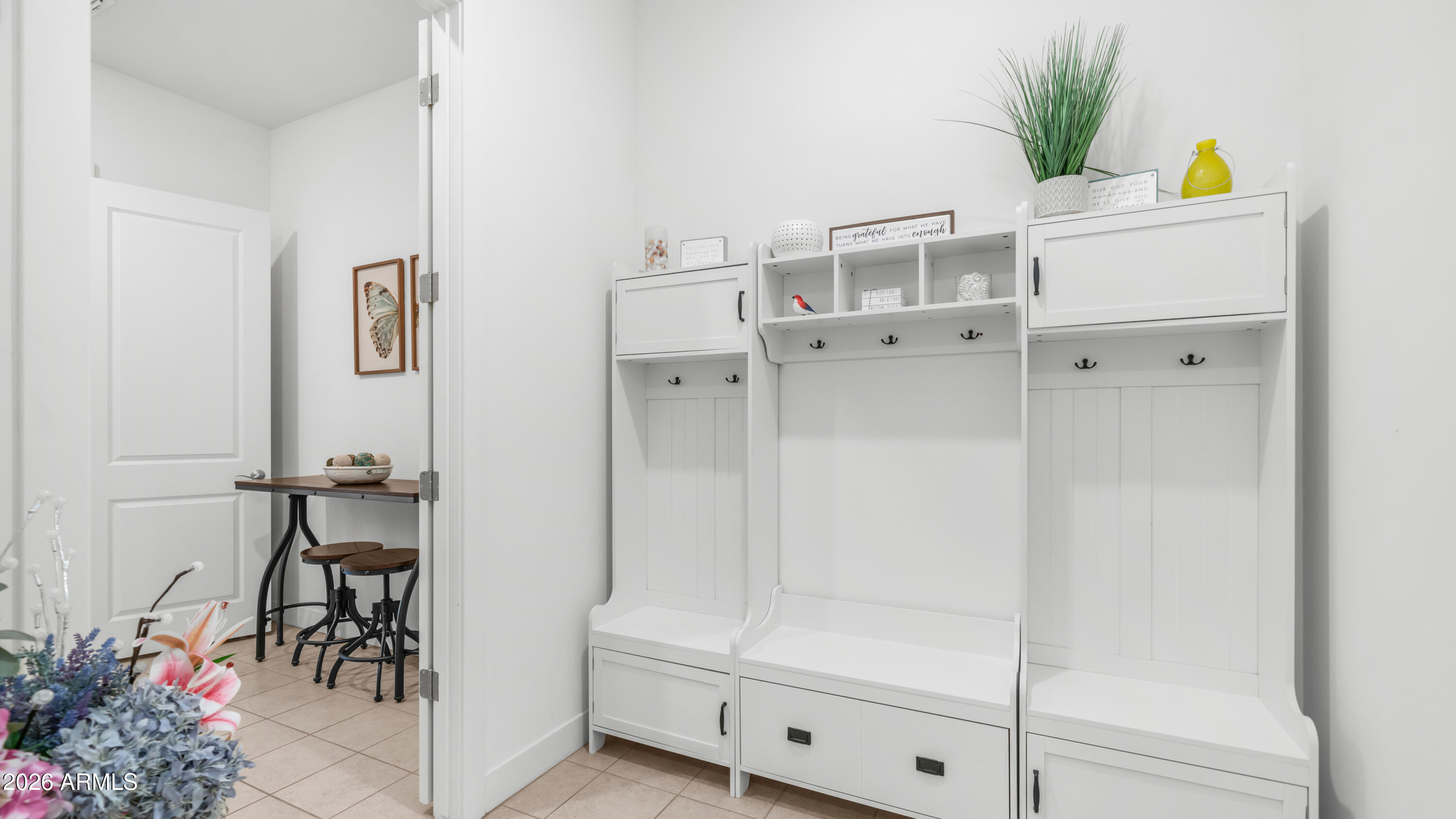 8022 W NORTHVIEW Avenue