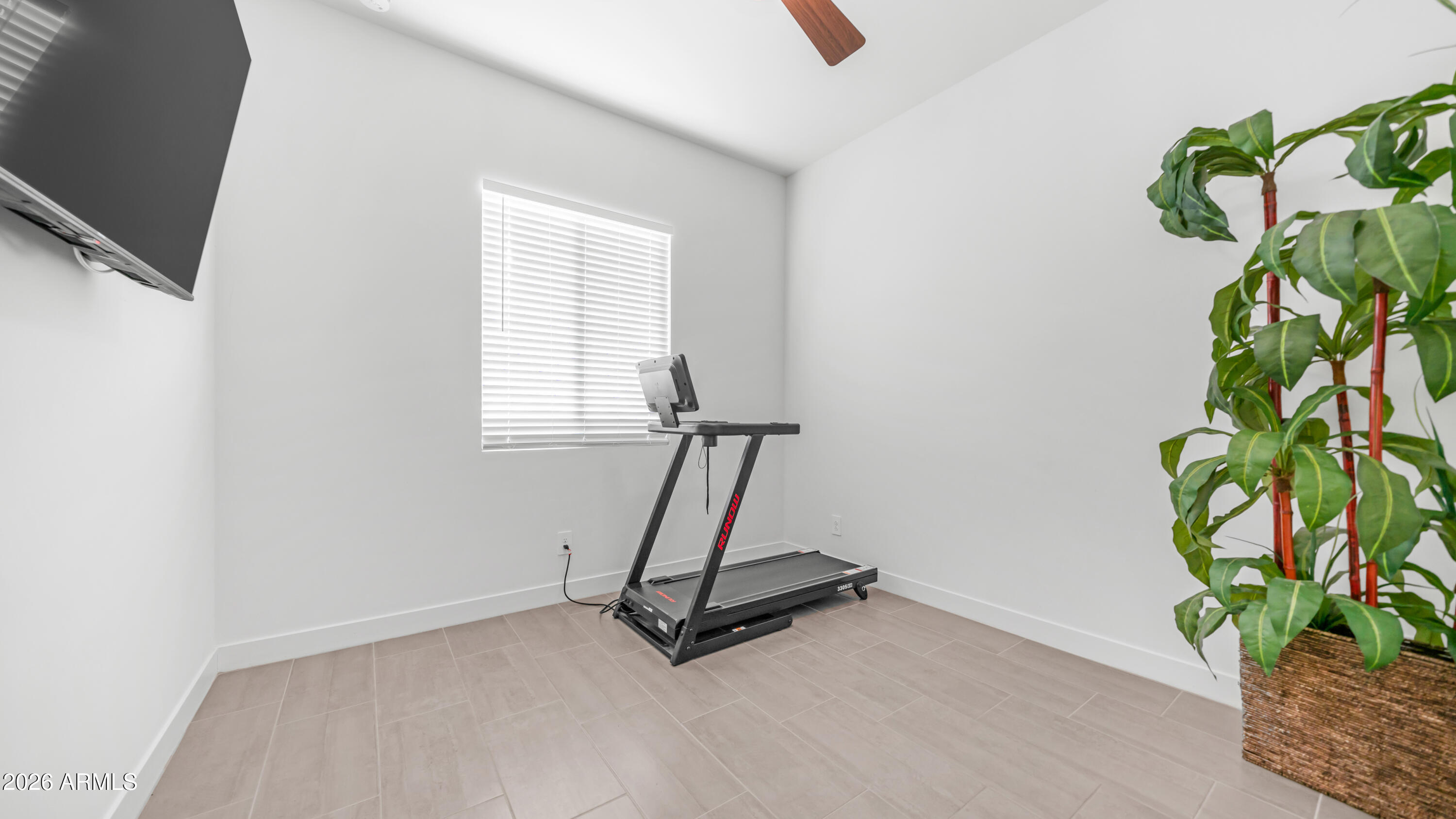 8022 W NORTHVIEW Avenue