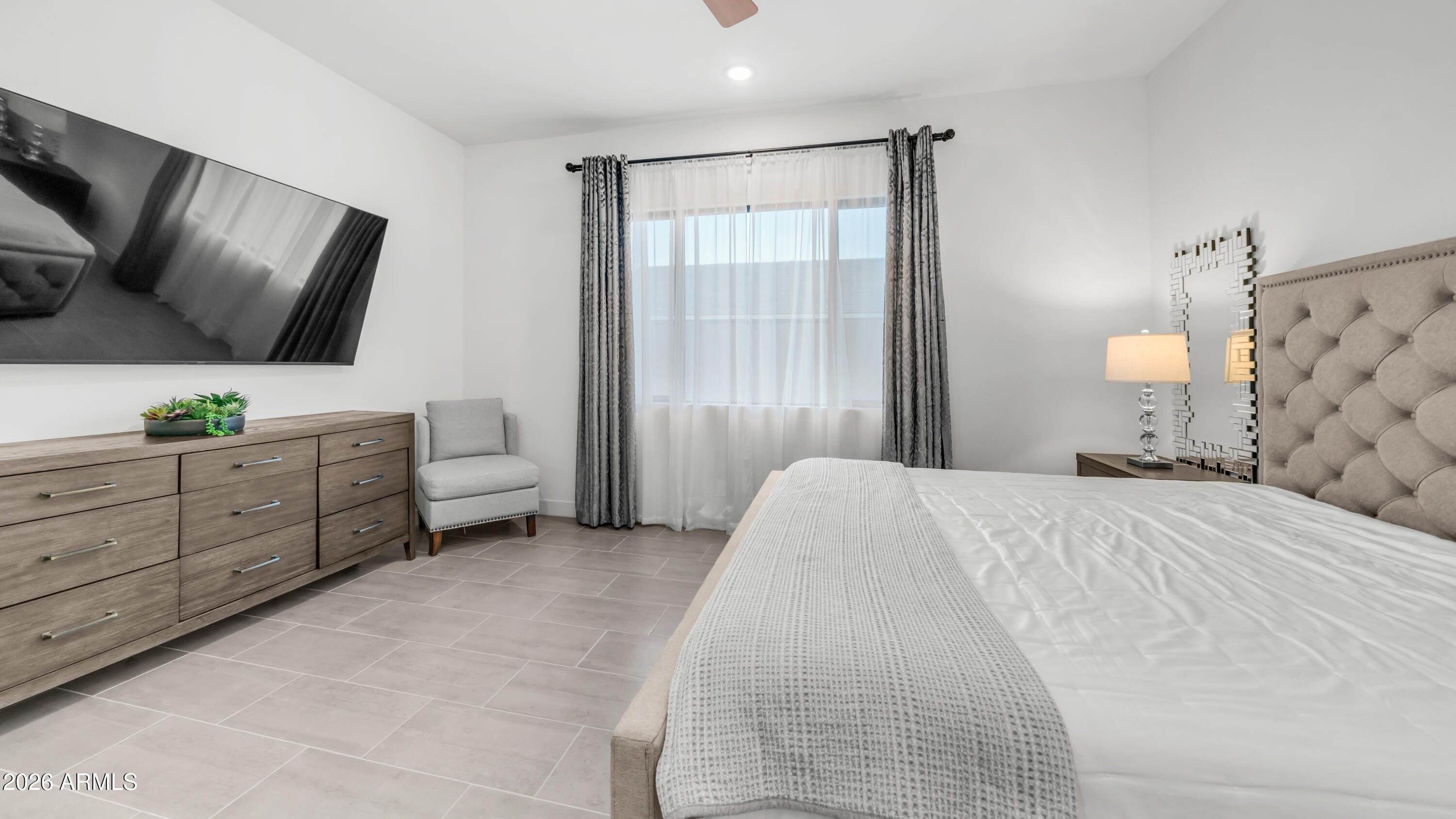 8022 W NORTHVIEW Avenue