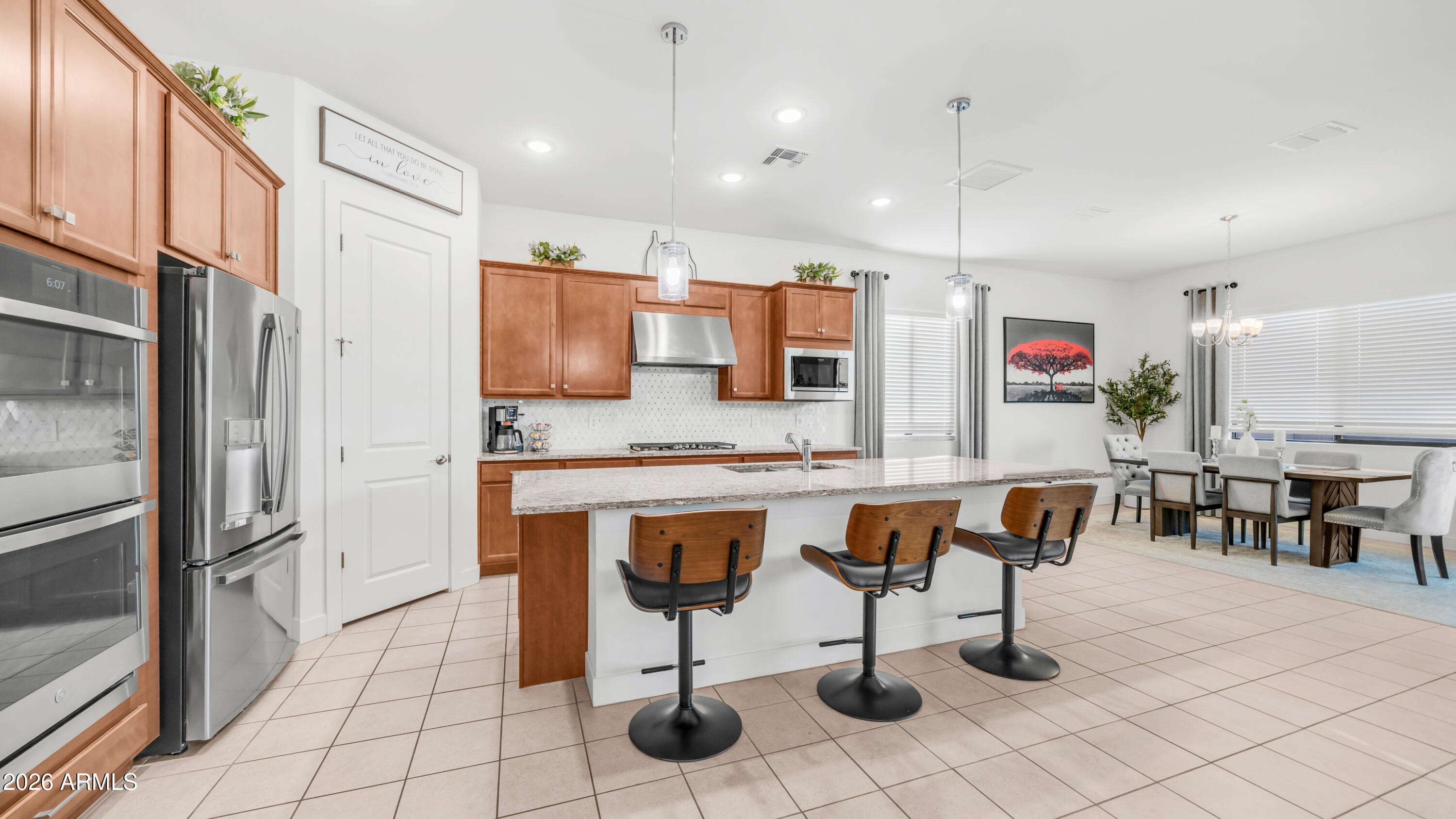 8022 W NORTHVIEW Avenue