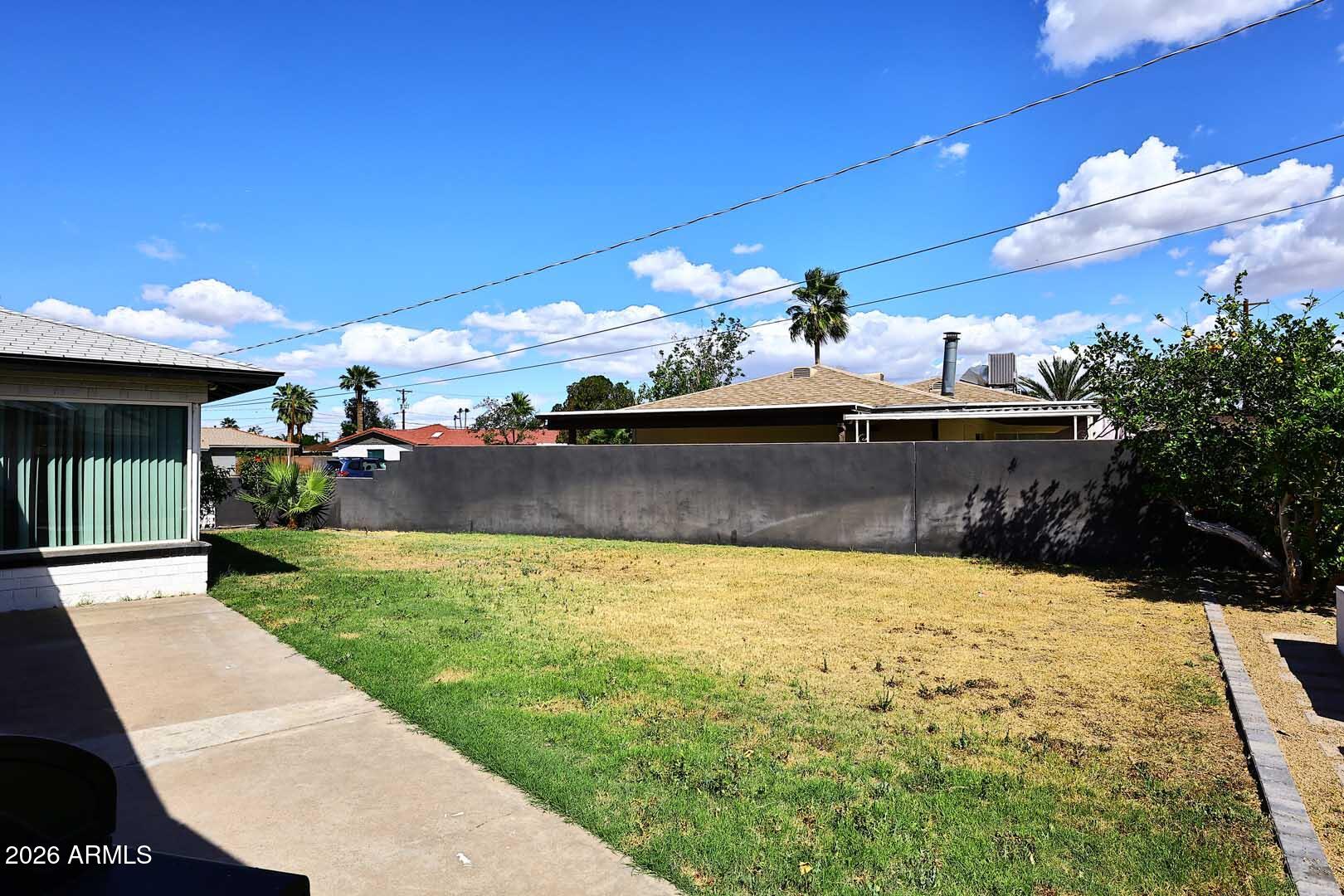2002 W TURNEY Avenue