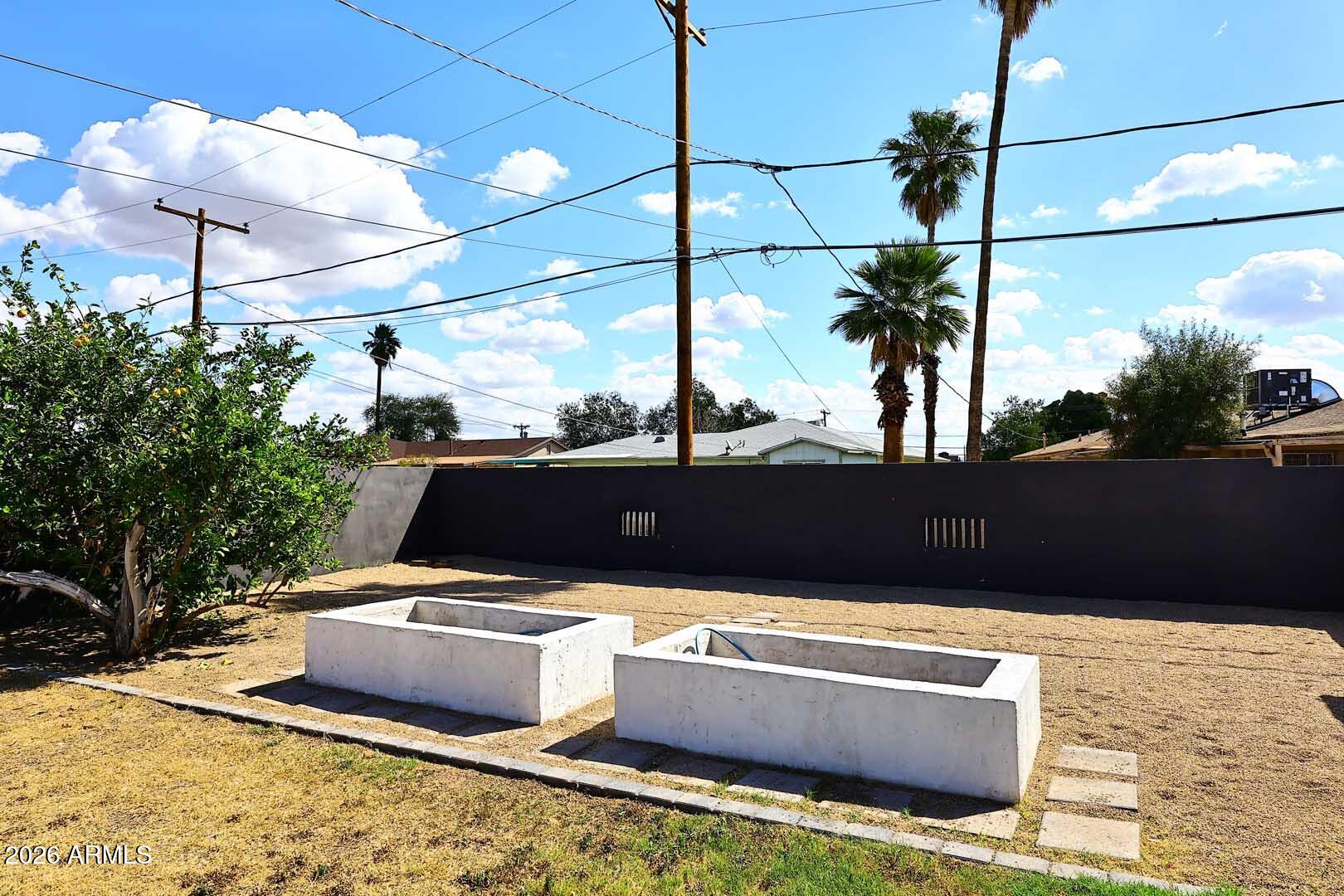 2002 W TURNEY Avenue