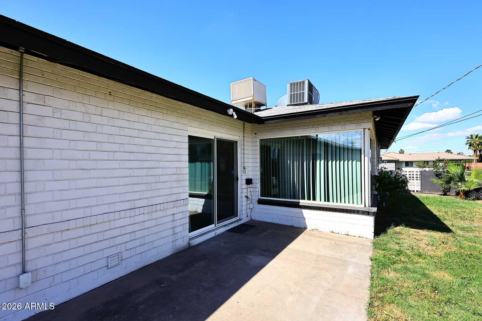 2002 W TURNEY Avenue