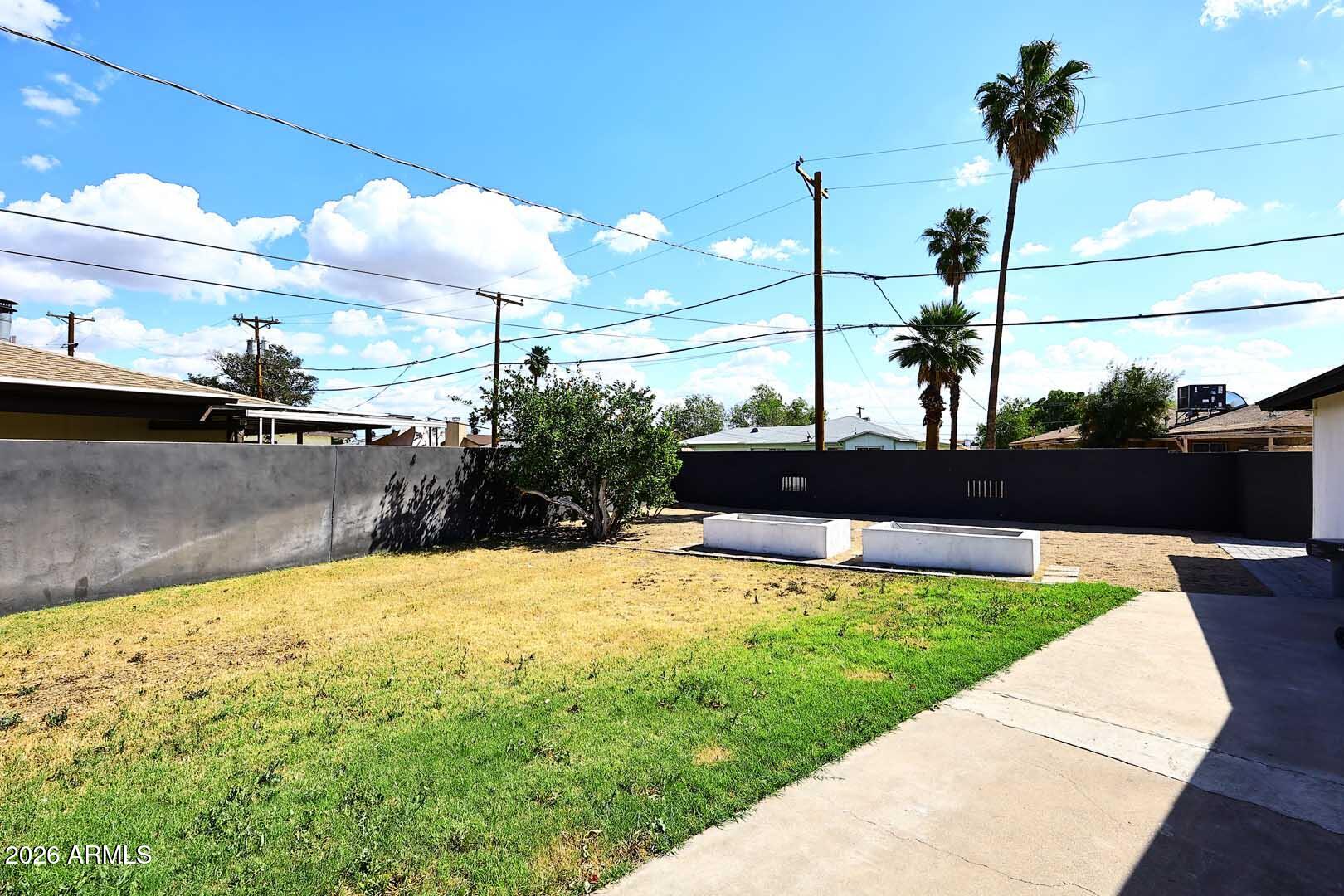 2002 W TURNEY Avenue