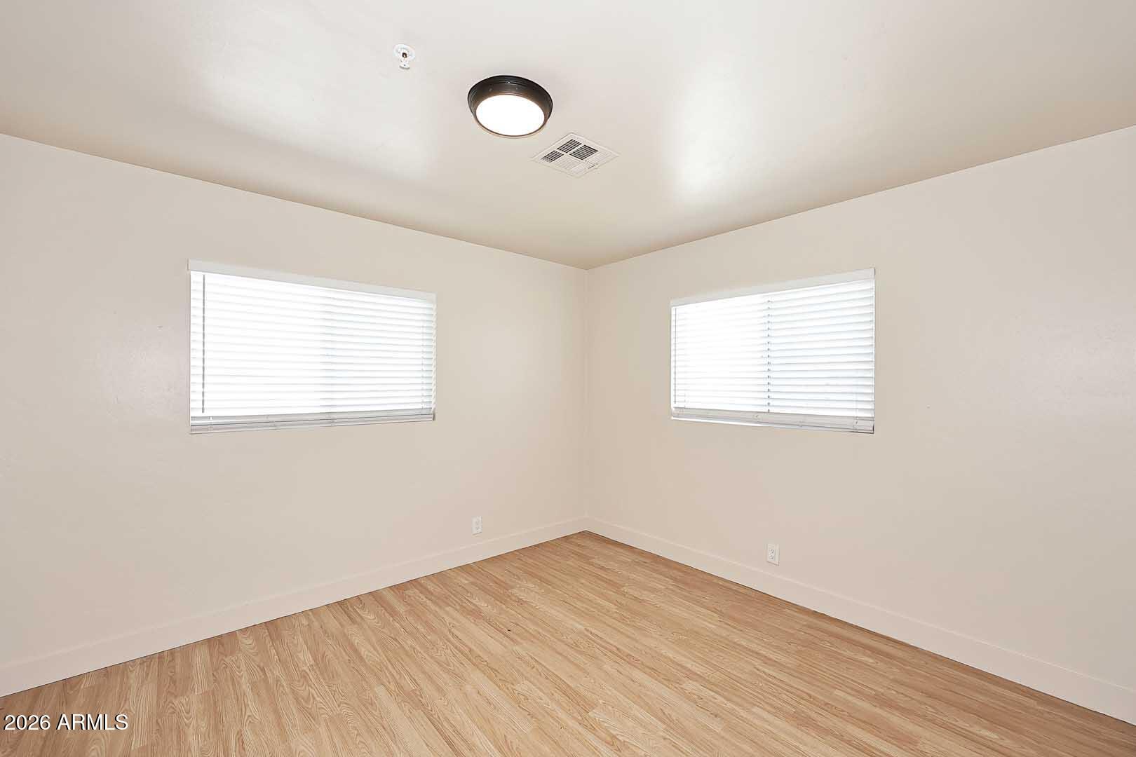 2002 W TURNEY Avenue