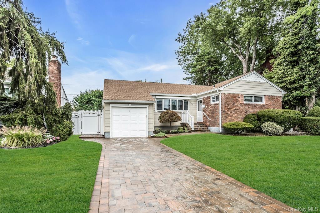 208 Daniel Road N