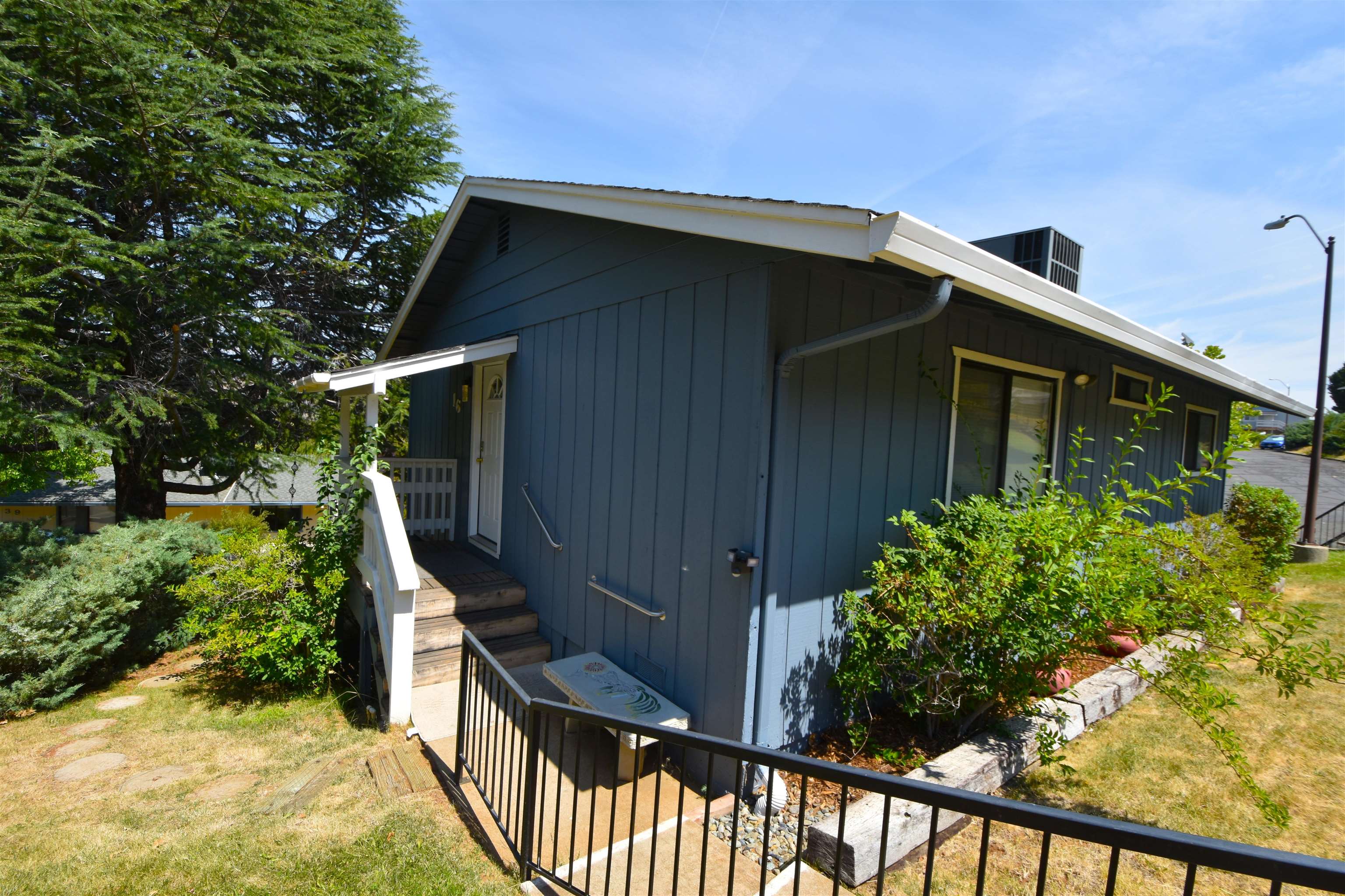 801 Sierra Vista Way #16