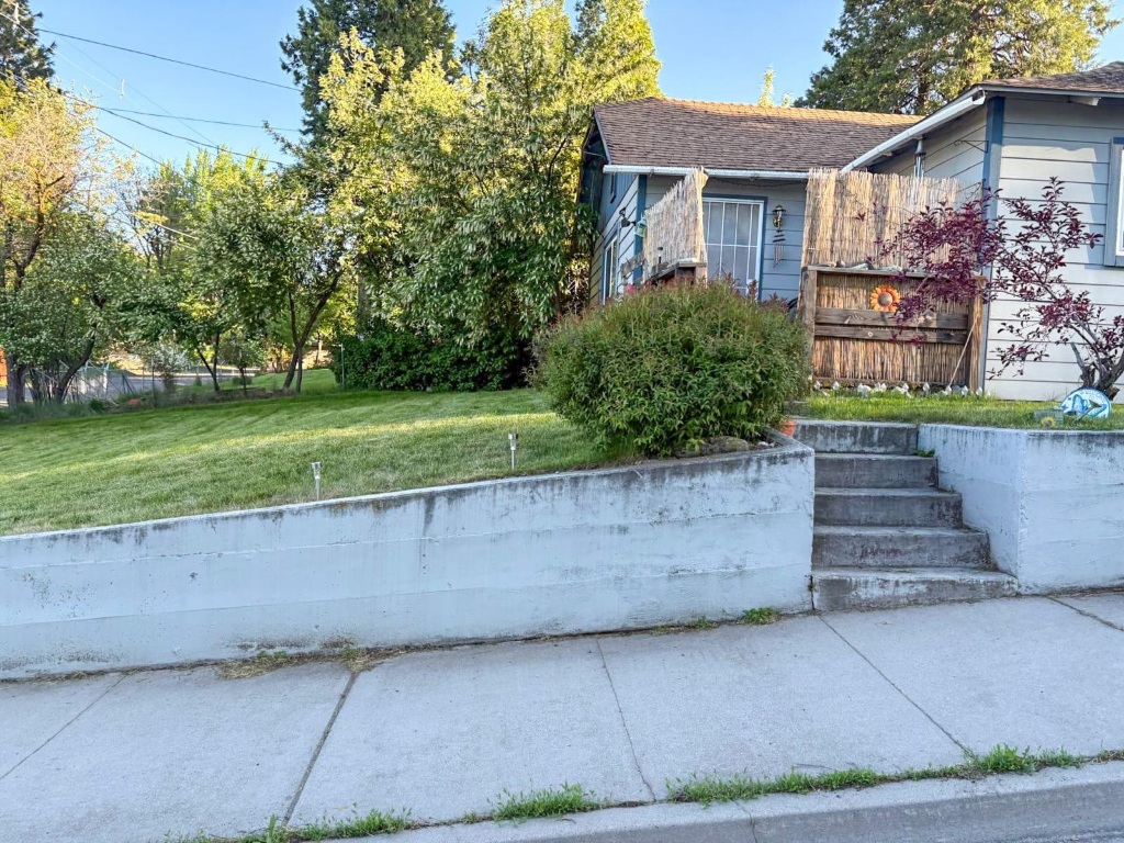 216 College ave