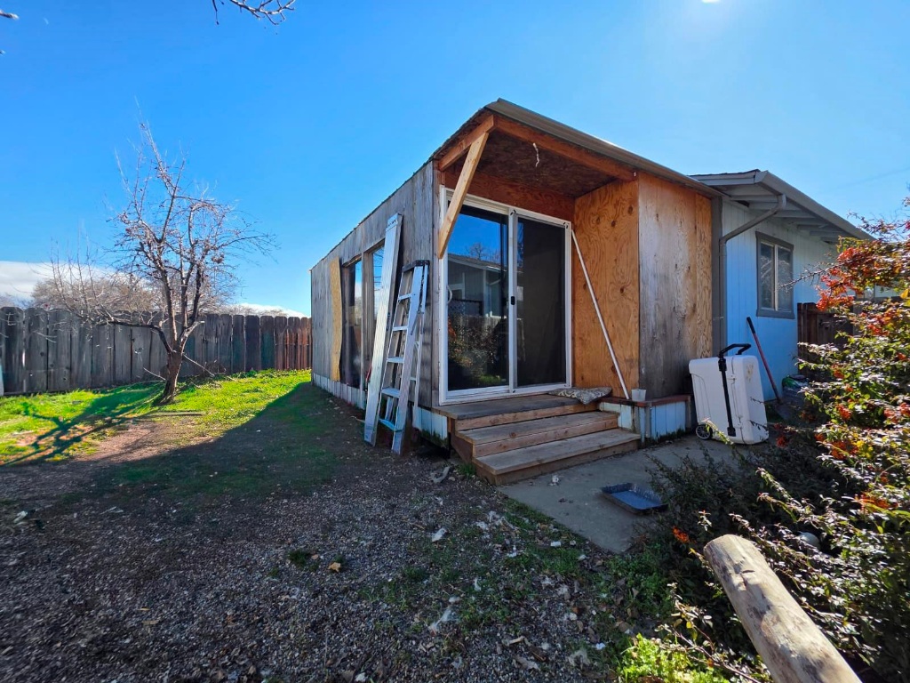 908 W Miner St.
