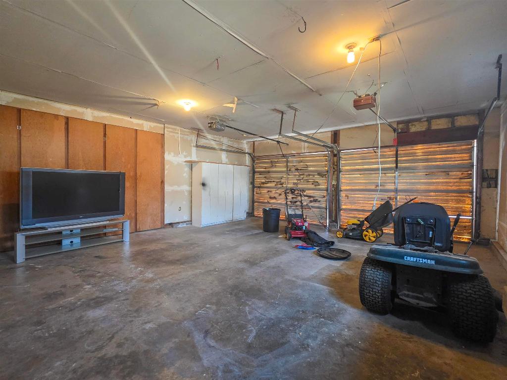 748 Meadowlark Ln.
