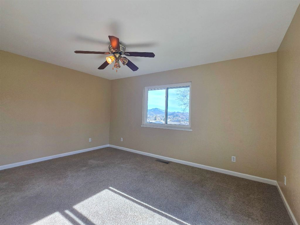 748 Meadowlark Ln.