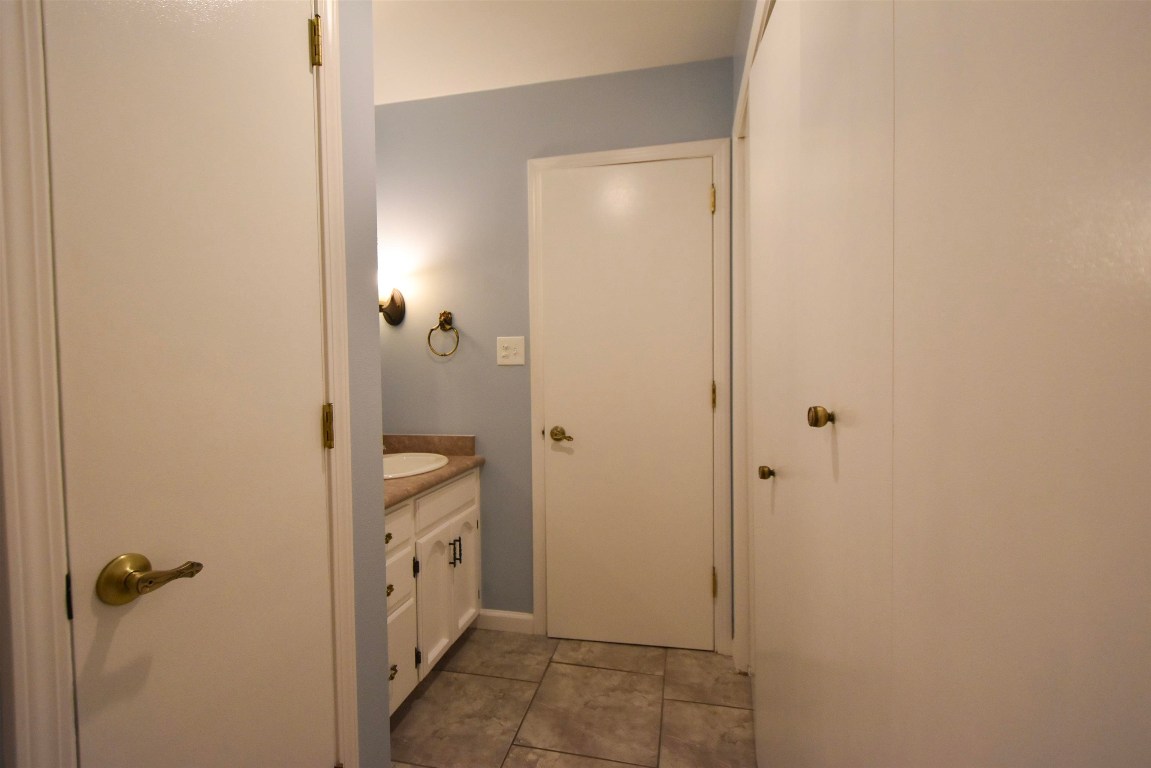 748 Meadowlark Ln.