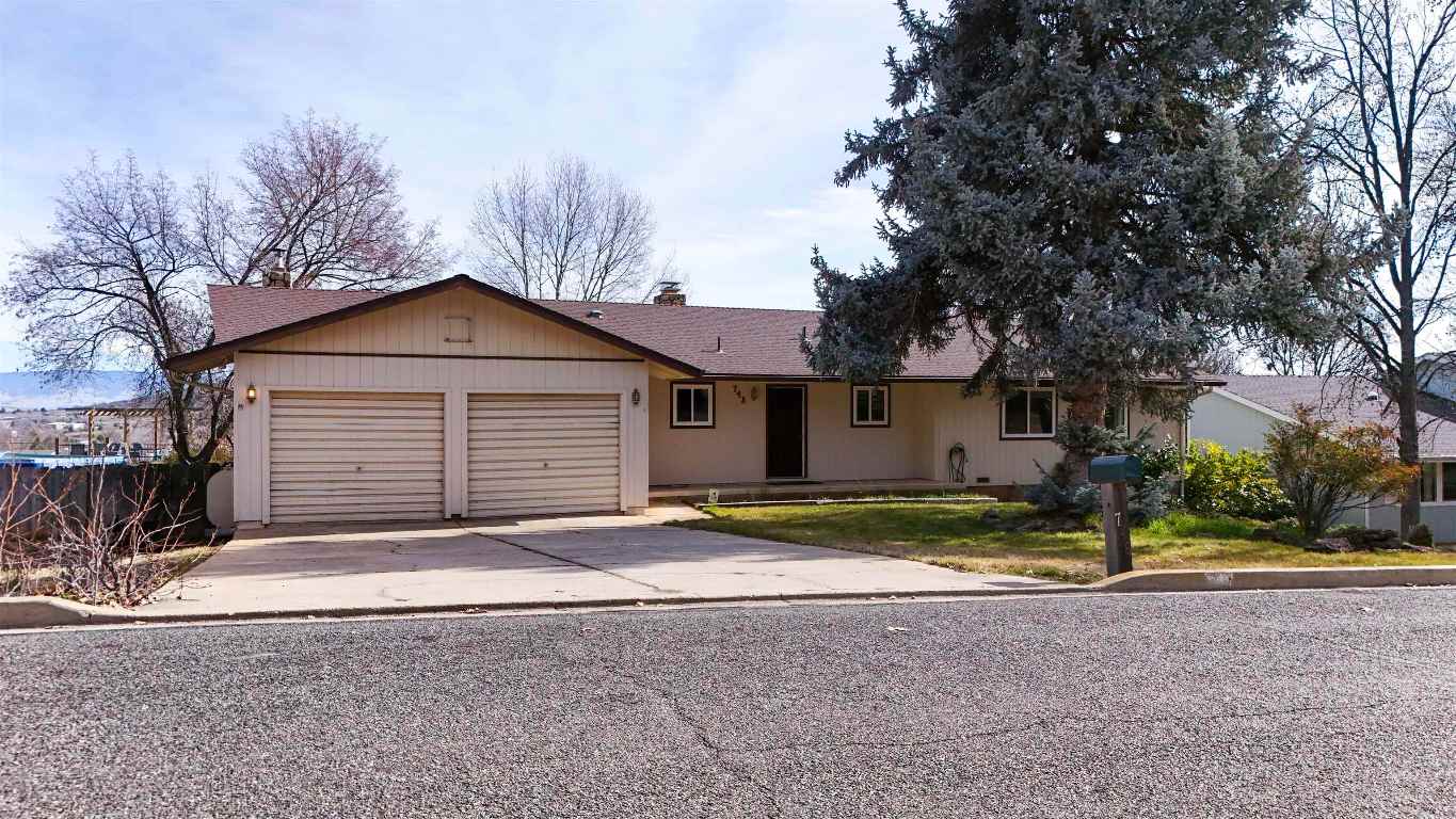 748 Meadowlark Ln.