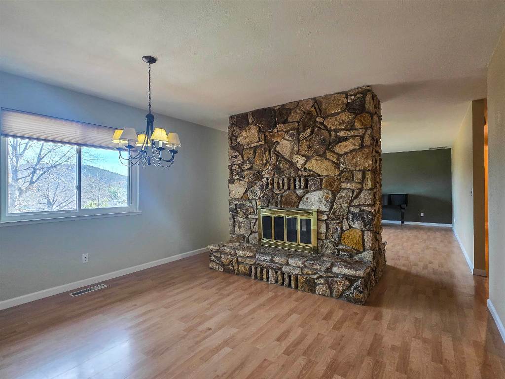 748 Meadowlark Ln.