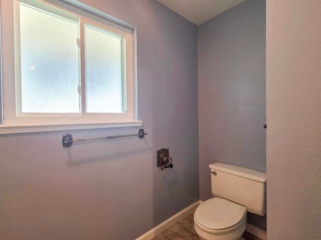 748 Meadowlark Ln.