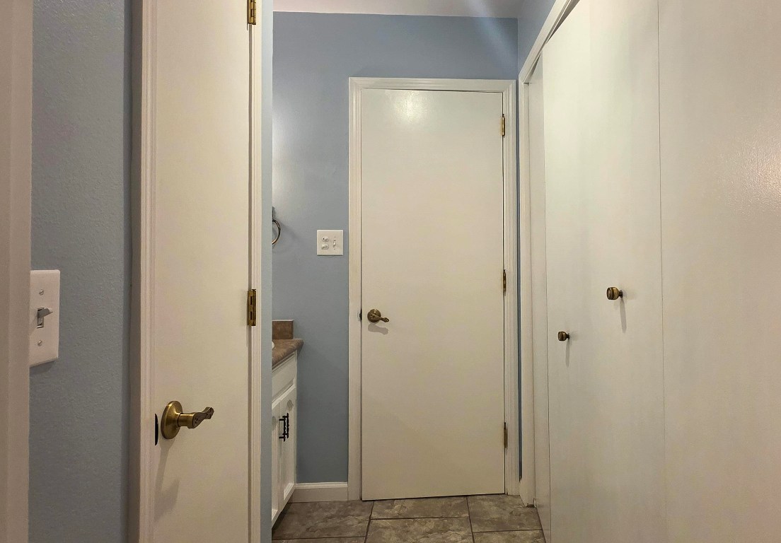 748 Meadowlark Ln.