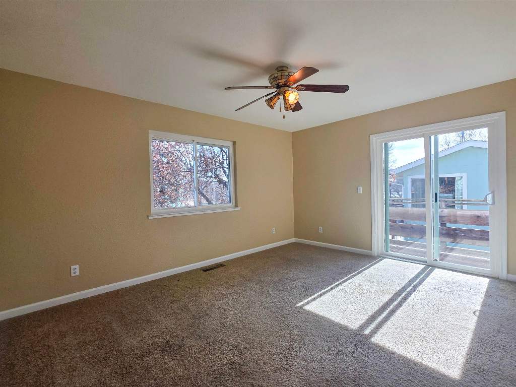748 Meadowlark Ln.