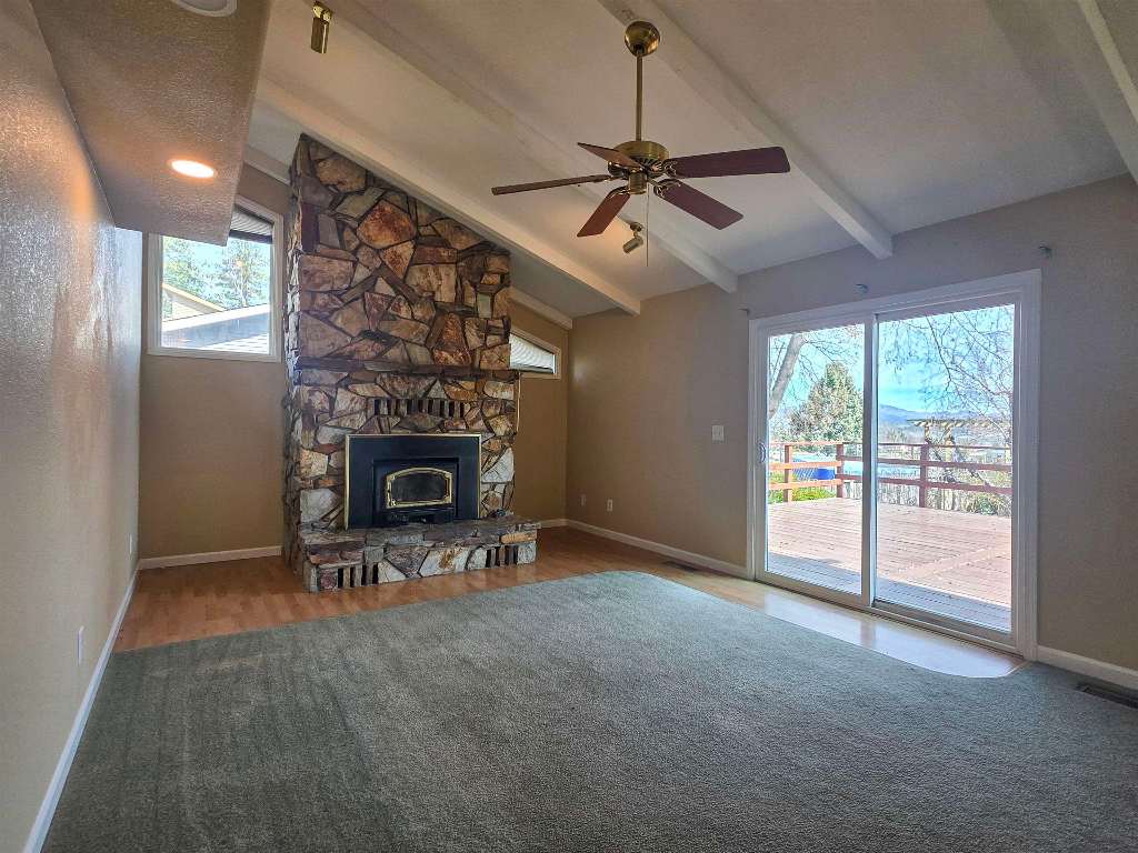748 Meadowlark Ln.