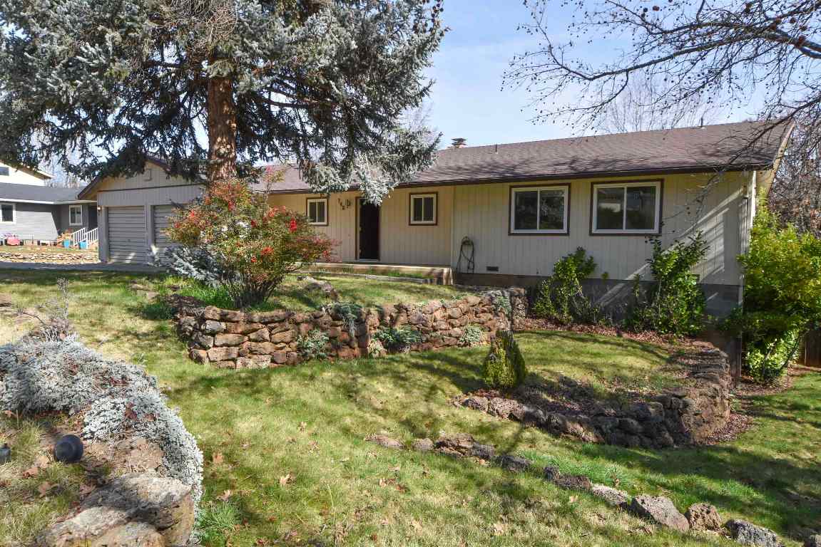 748 Meadowlark Ln.