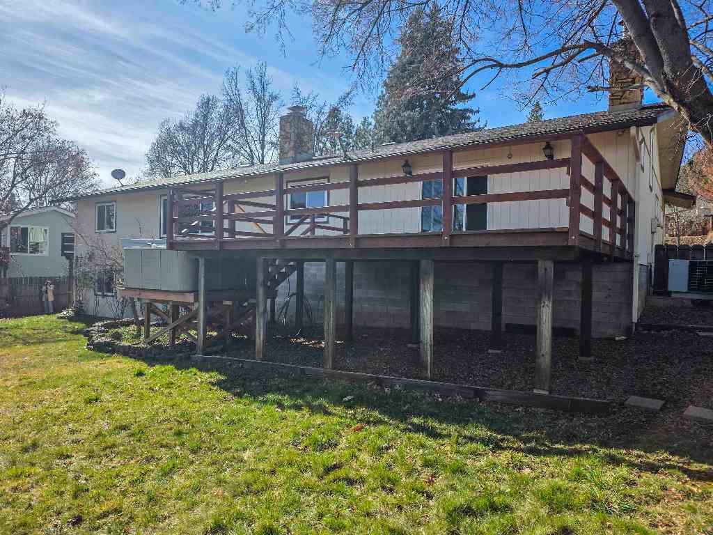 748 Meadowlark Ln.