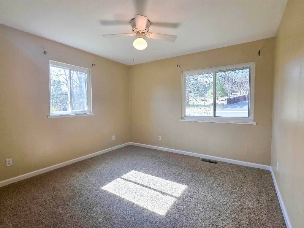 748 Meadowlark Ln.