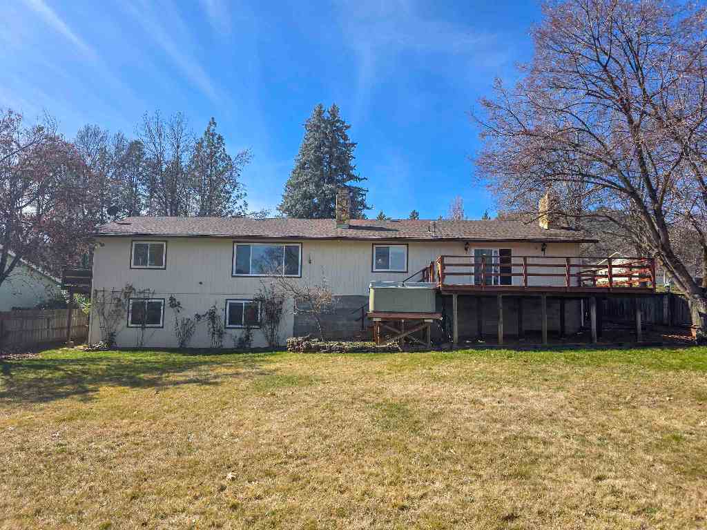 748 Meadowlark Ln.
