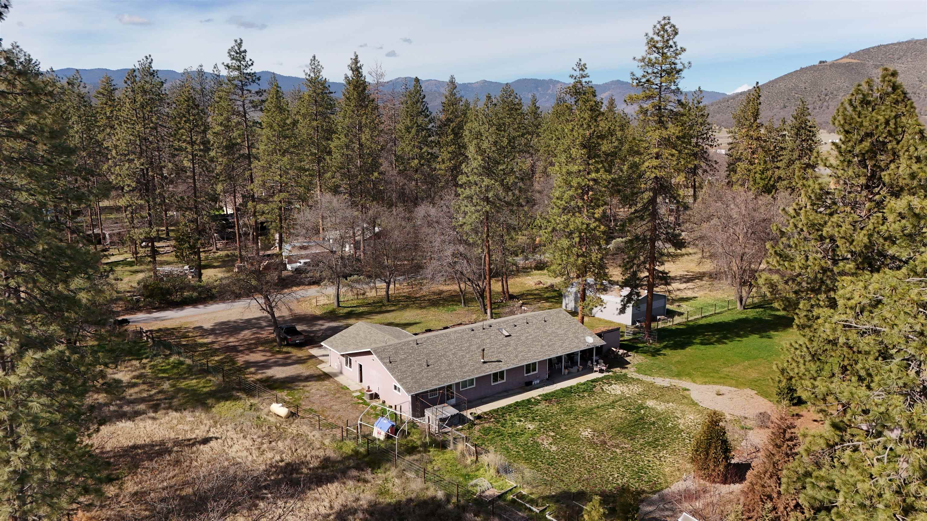 5328 Woodland Dr.