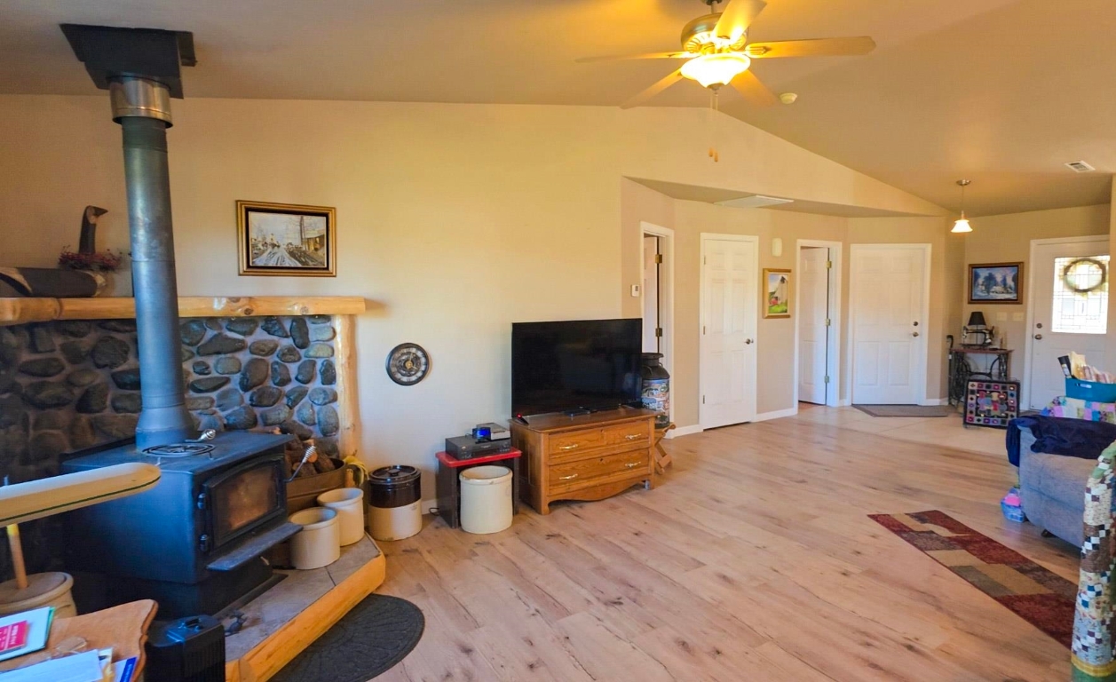 5328 Woodland Dr.