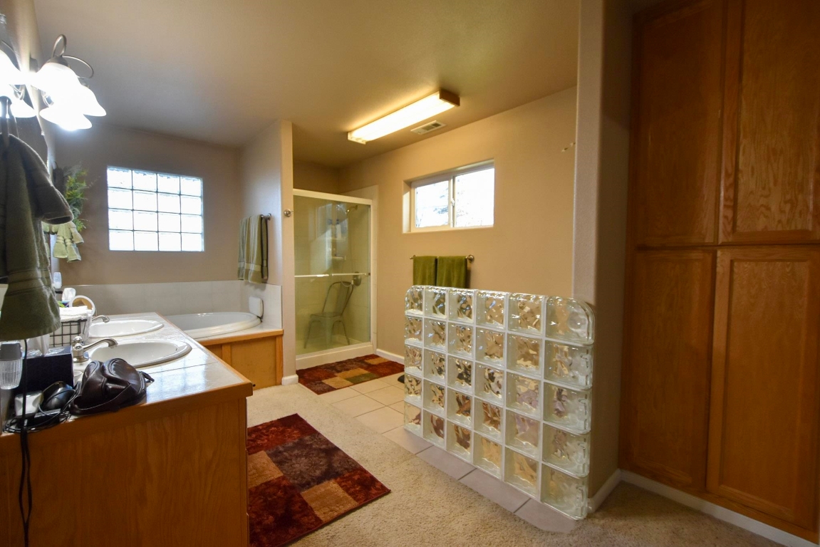 5328 Woodland Dr.