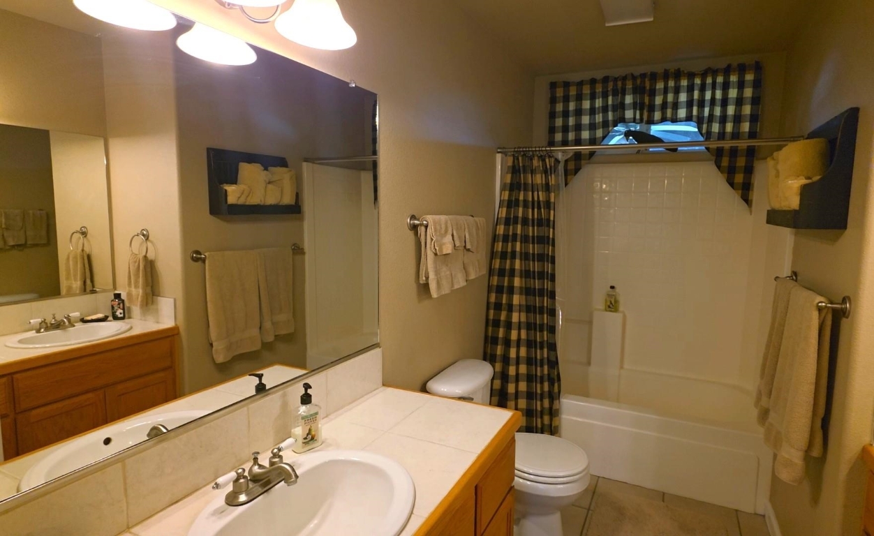 5328 Woodland Dr.