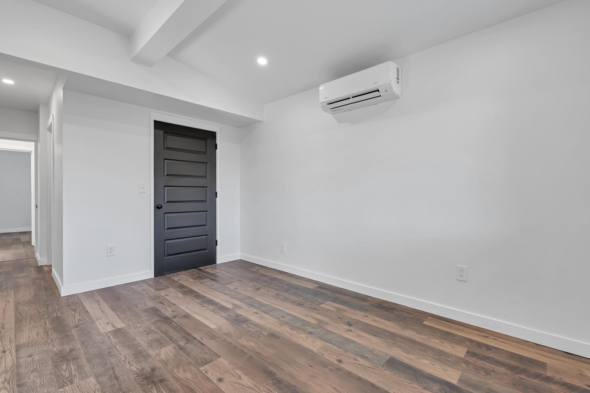 686 Spur St.