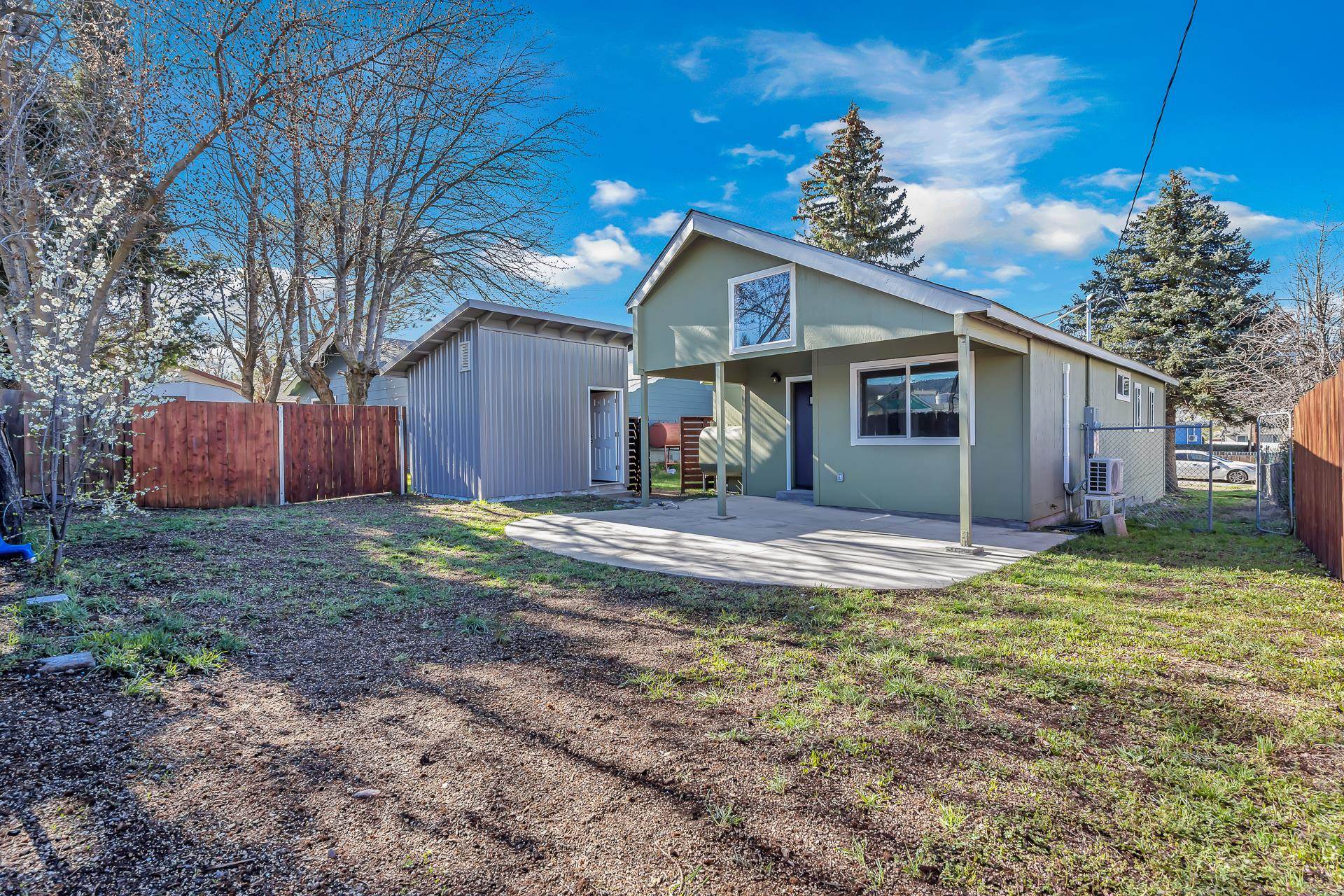 686 Spur St.